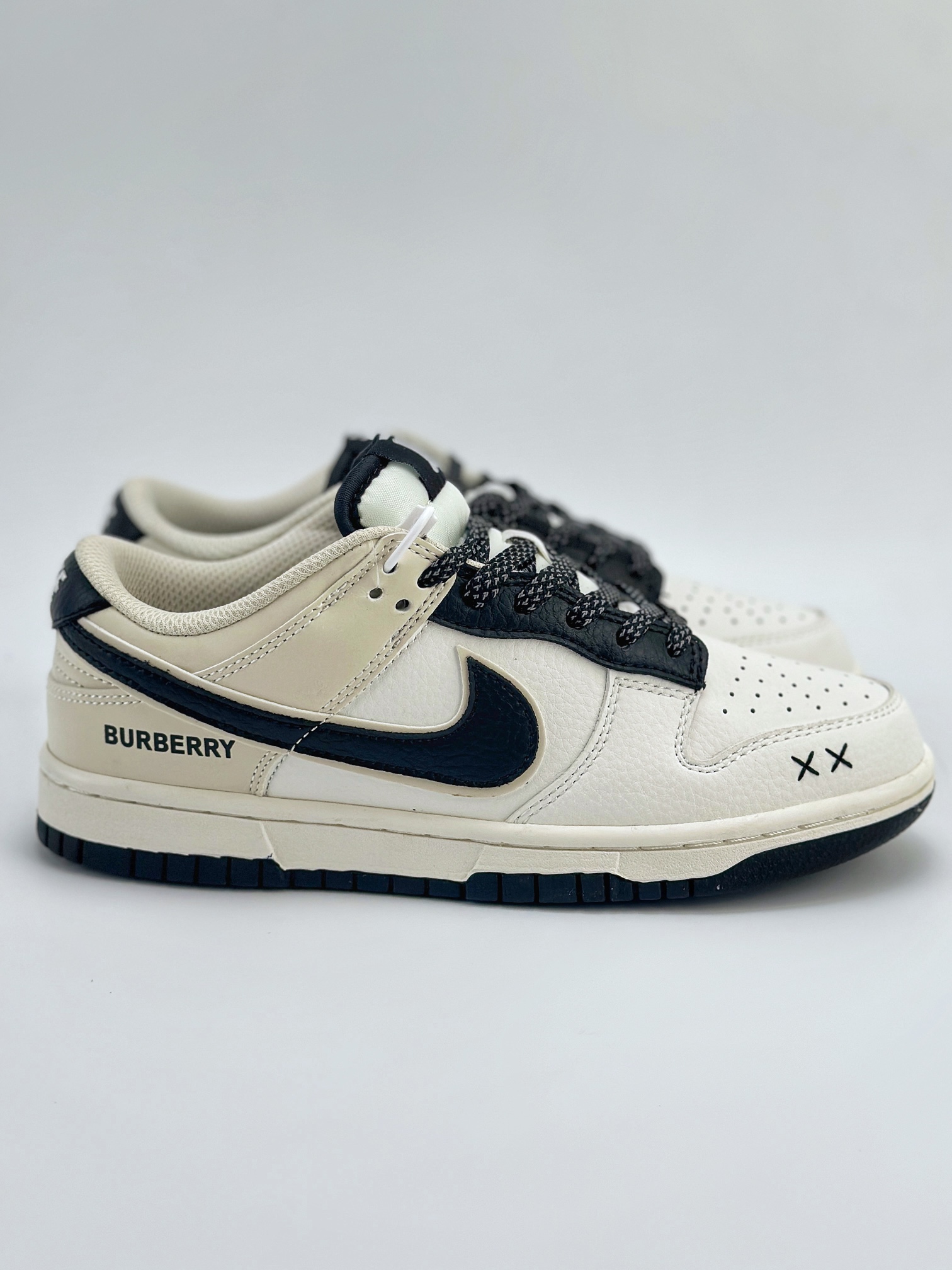 Nike SB Dunk Low x BURBERRY 白黑满天星 LW1818-104