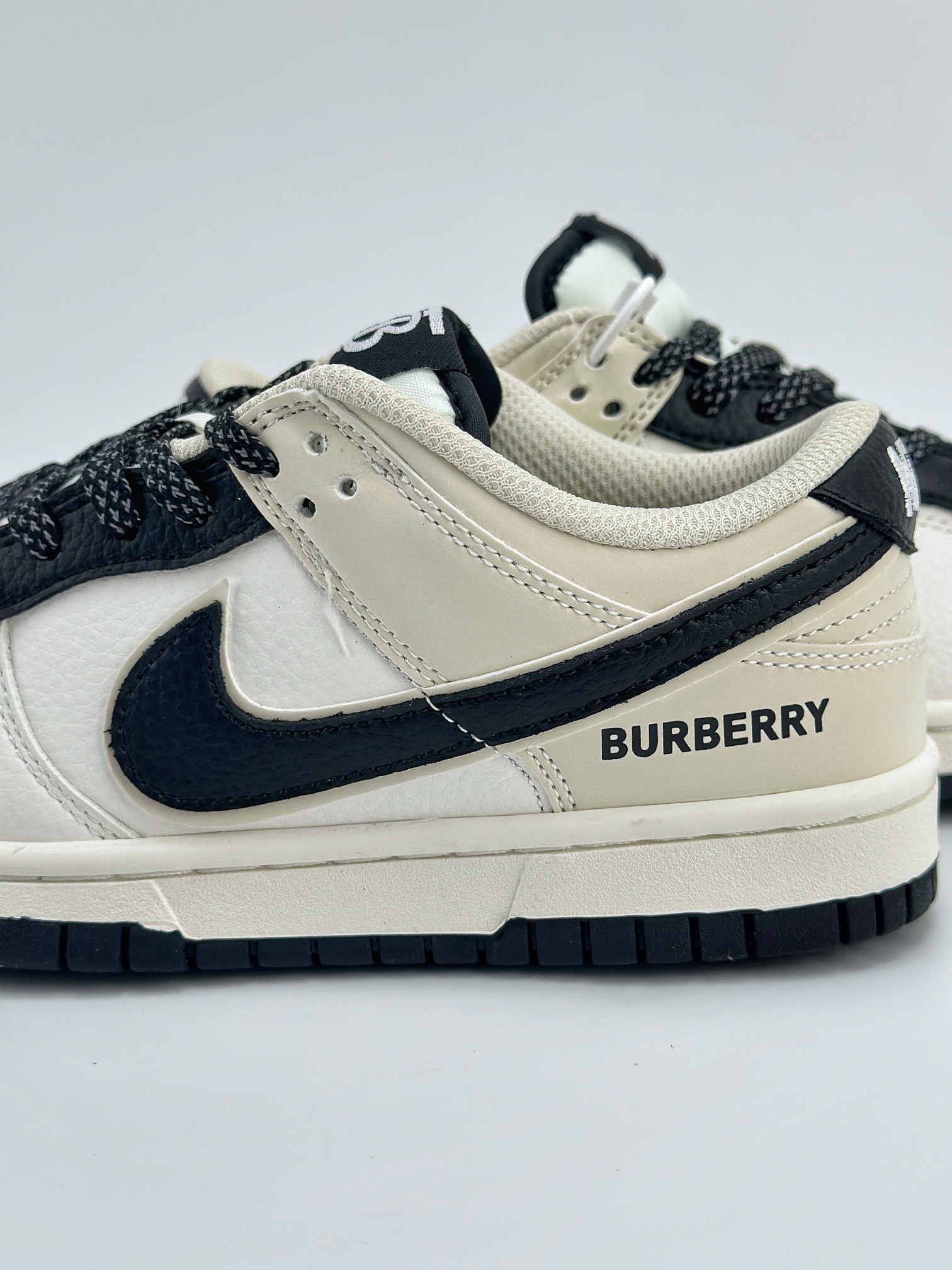 Nike SB Dunk Low x BURBERRY 白黑满天星 LW1818-104