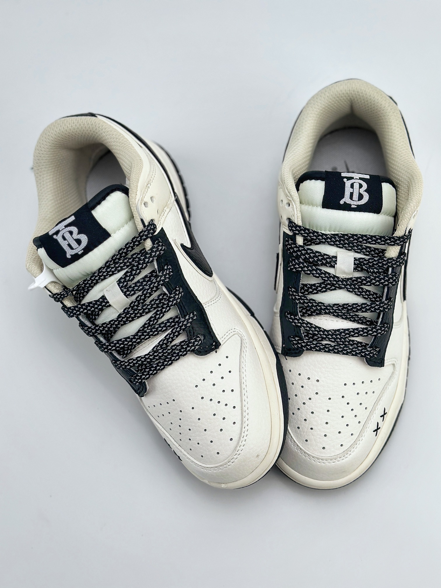 Nike SB Dunk Low x BURBERRY 白黑满天星 LW1818-104