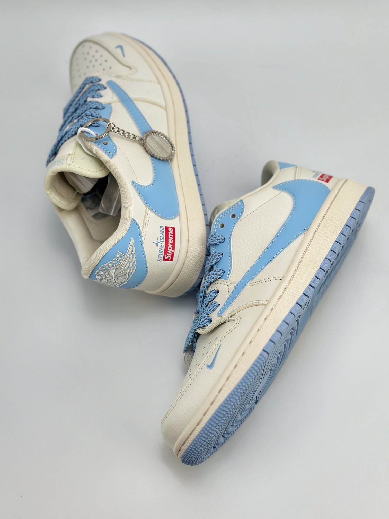 Travis Scott x Nike Air Jordan 1 Low x Supreme 三方联名 Air Jordan 1 Low 反转米白蓝满天星倒钩 BB6588-105