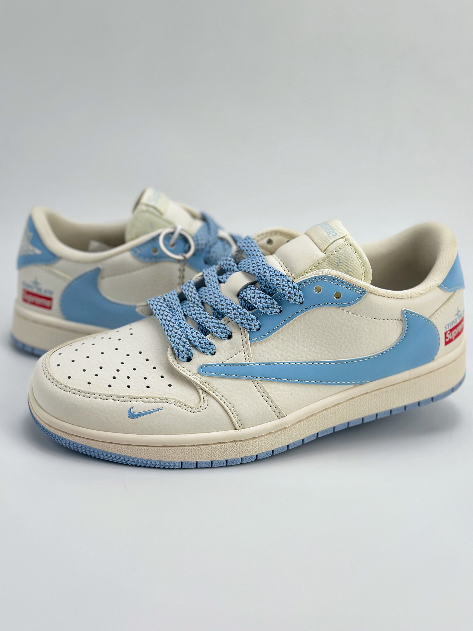 Travis Scott x Nike Air Jordan 1 Low x Supreme 三方联名 Air Jordan 1 Low 反转米白蓝满天星倒钩 BB6588-105