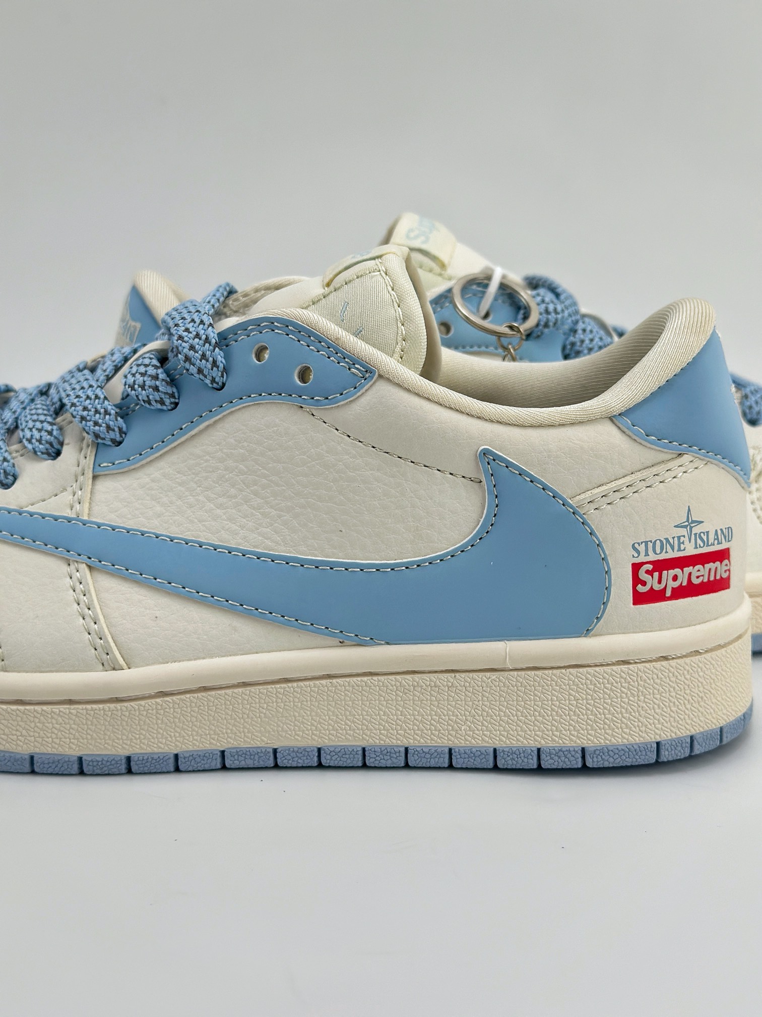 Travis Scott x Nike Air Jordan 1 Low x Supreme 三方联名 Air Jordan 1 Low 反转米白蓝满天星倒钩 BB6588-105