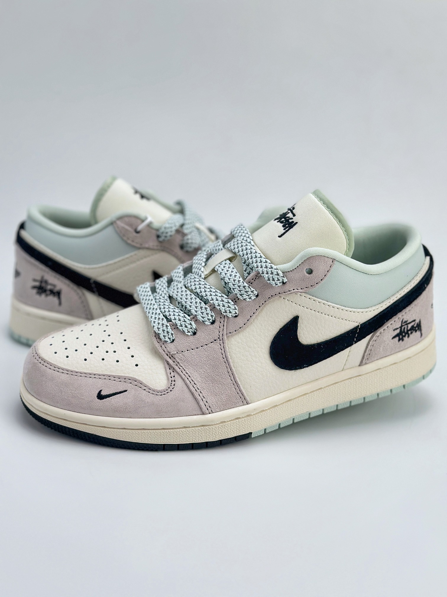 Air Jordan 1 Retro Low x Stuy 米粉黑小钩 LJ6688-008