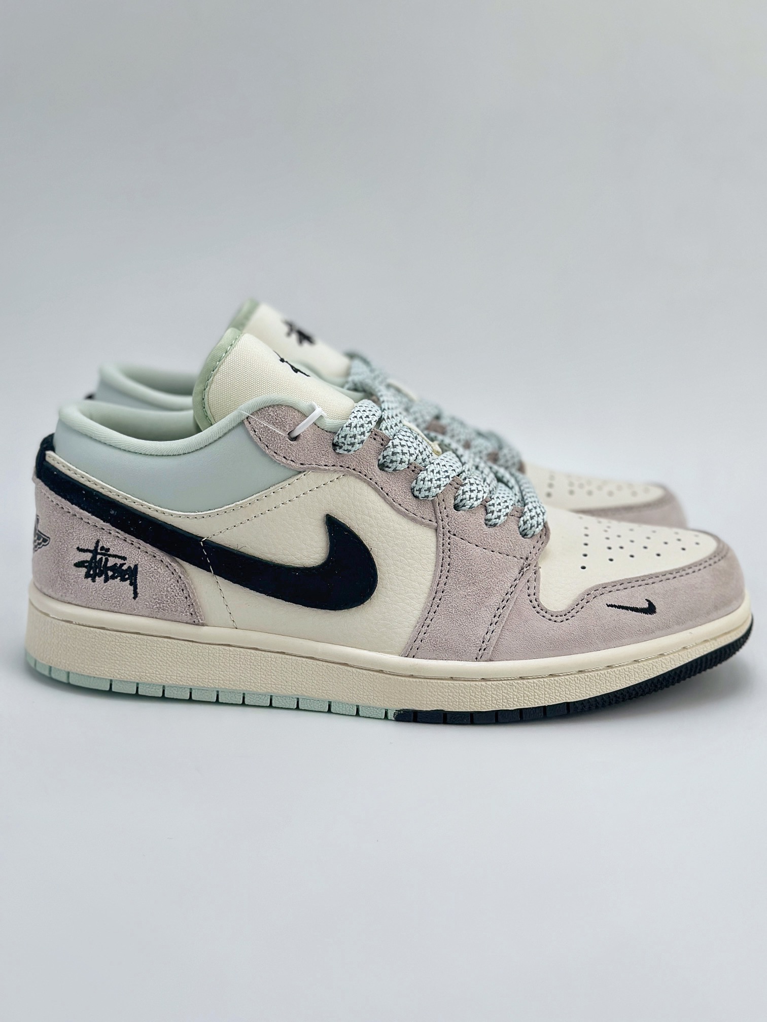 Air Jordan 1 Retro Low x Stuy 米粉黑小钩 LJ6688-008