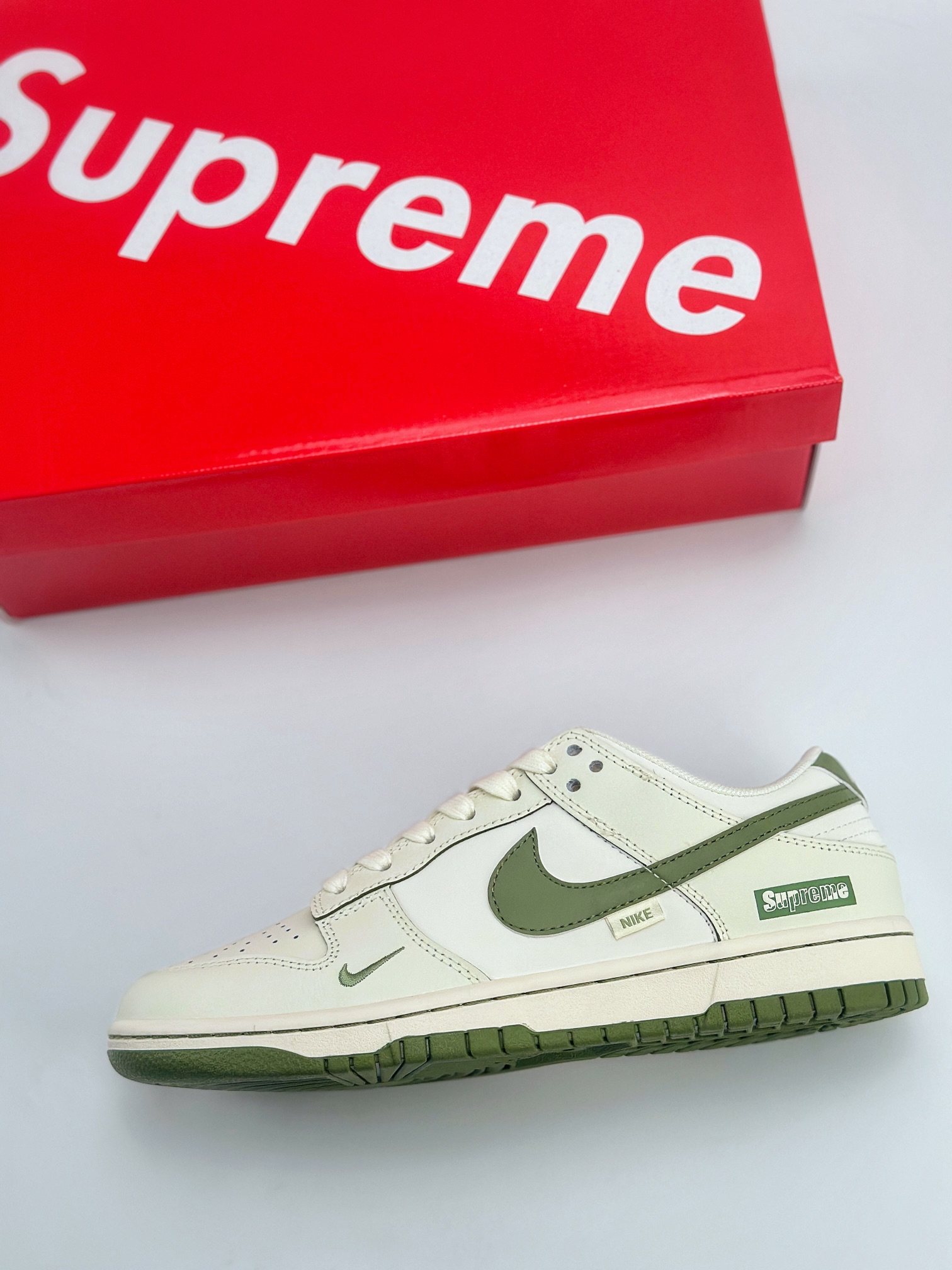 Nike SB Dunk Low x Supreme 白绿小钩 DQ1098-393