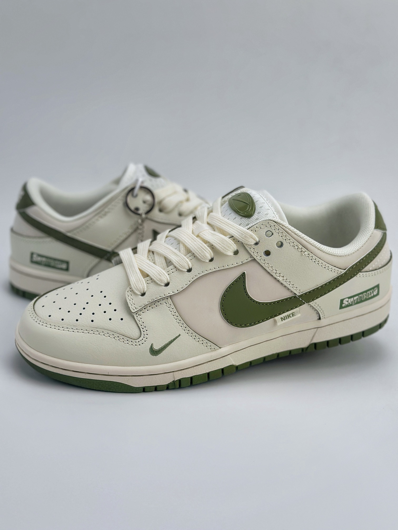 Nike SB Dunk Low x Supreme 白绿小钩 DQ1098-393