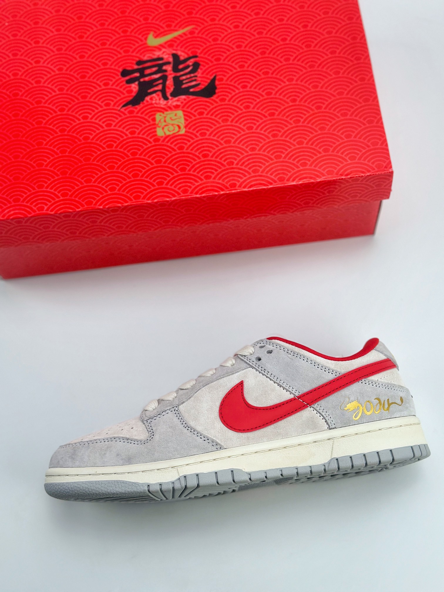 Nike SB Dunk Low 龙年限定 白灰红 FC1688-178