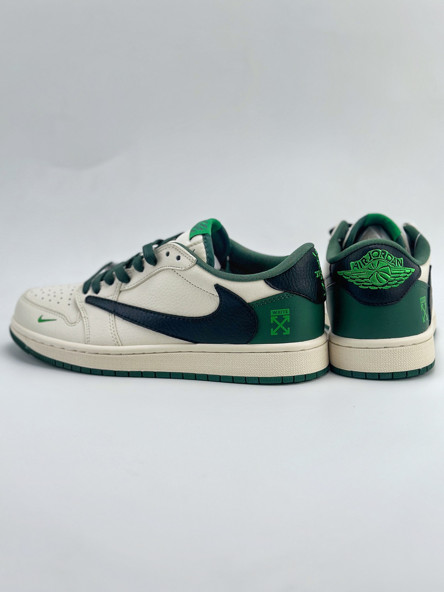 Travis Scott x Nike Air Jordan 1 Low x OFF-WHITE 三方联名 Air Jordan 1 Low 反转米白黑绿倒钩 JJ5288-011