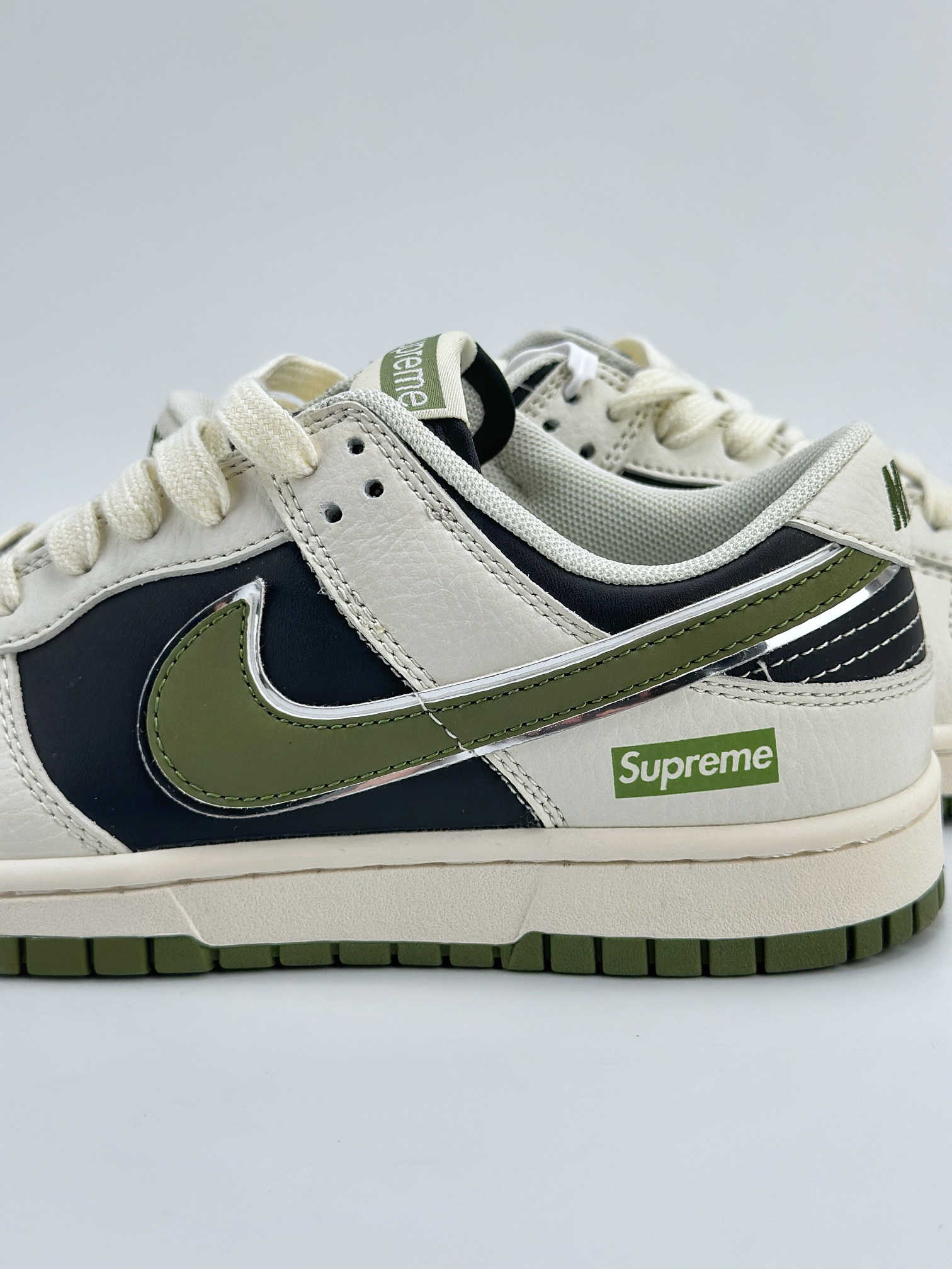 NIKE SB Dunk Low x Supreme 米黑绿 出品 XX9913-013