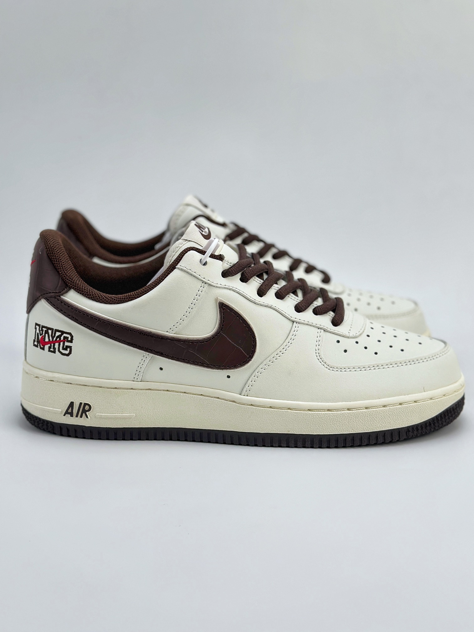 Nike Air Force 1 Low 07 x NYC 刺绣小钩 白棕 CM9612-023