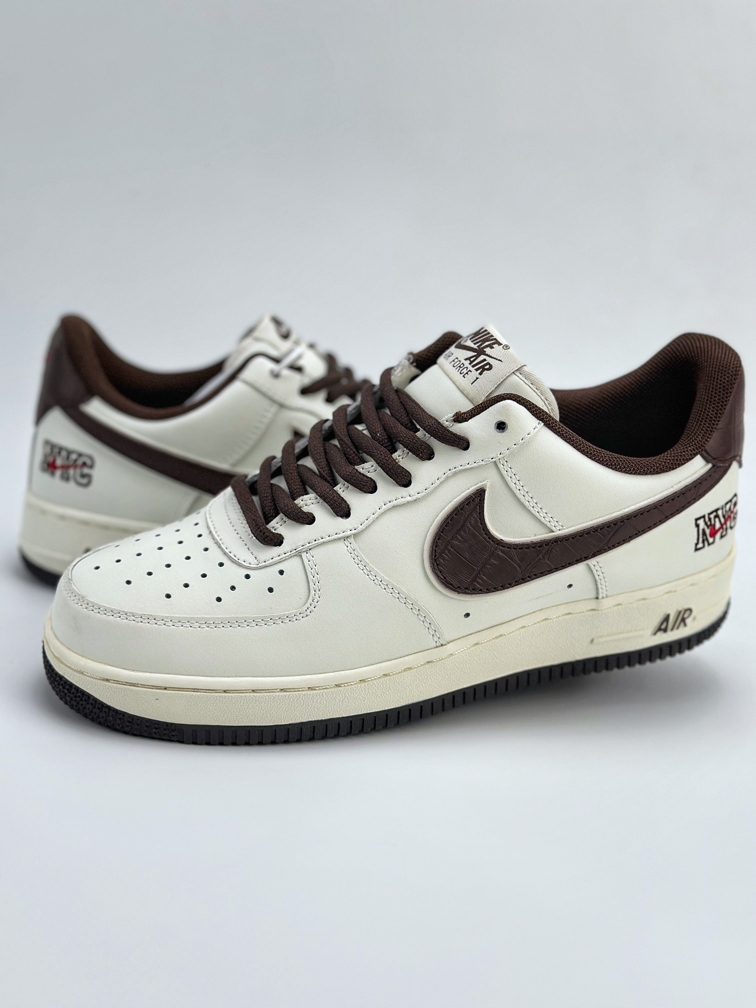 Nike Air Force 1 Low 07 x NYC 刺绣小钩 白棕 CM9612-023