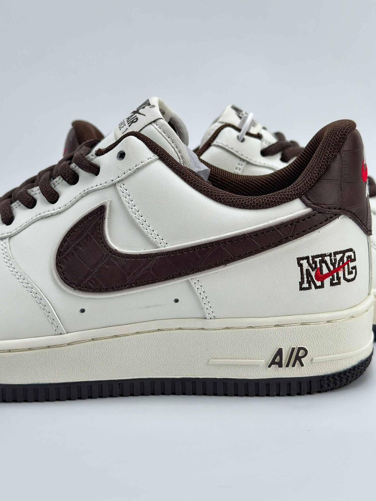 Nike Air Force 1 Low 07 x NYC 刺绣小钩 白棕 CM9612-023