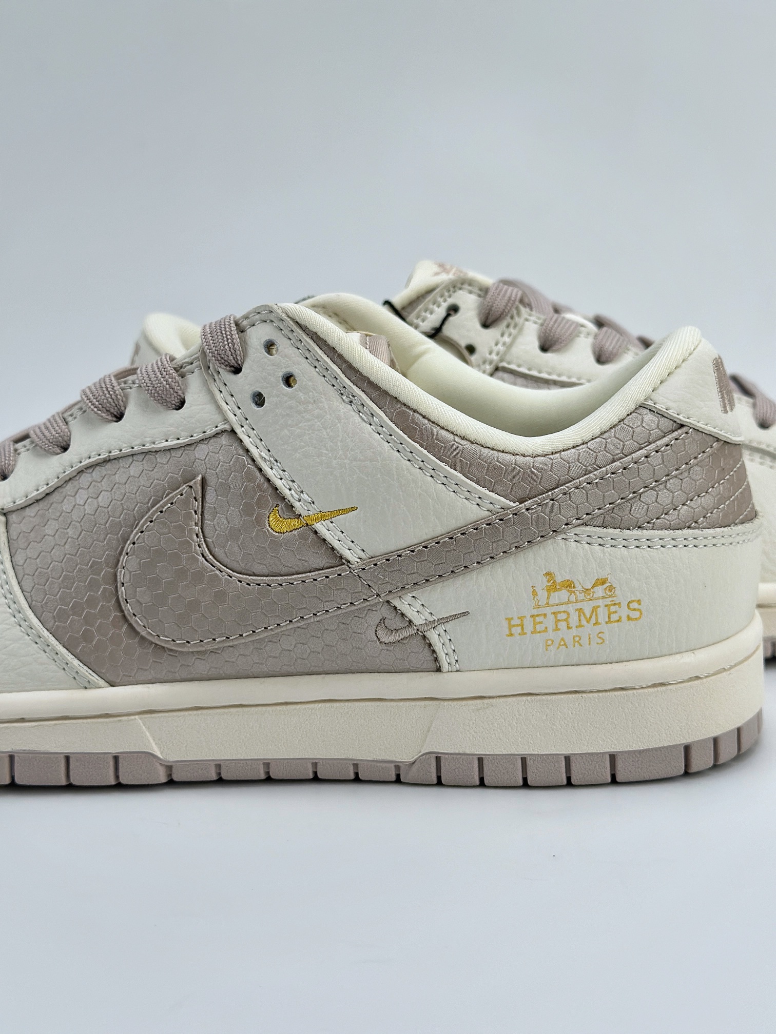 Nike SB Dunk Low x HERMES 爱马仕米白紫三钩 XD6188-040