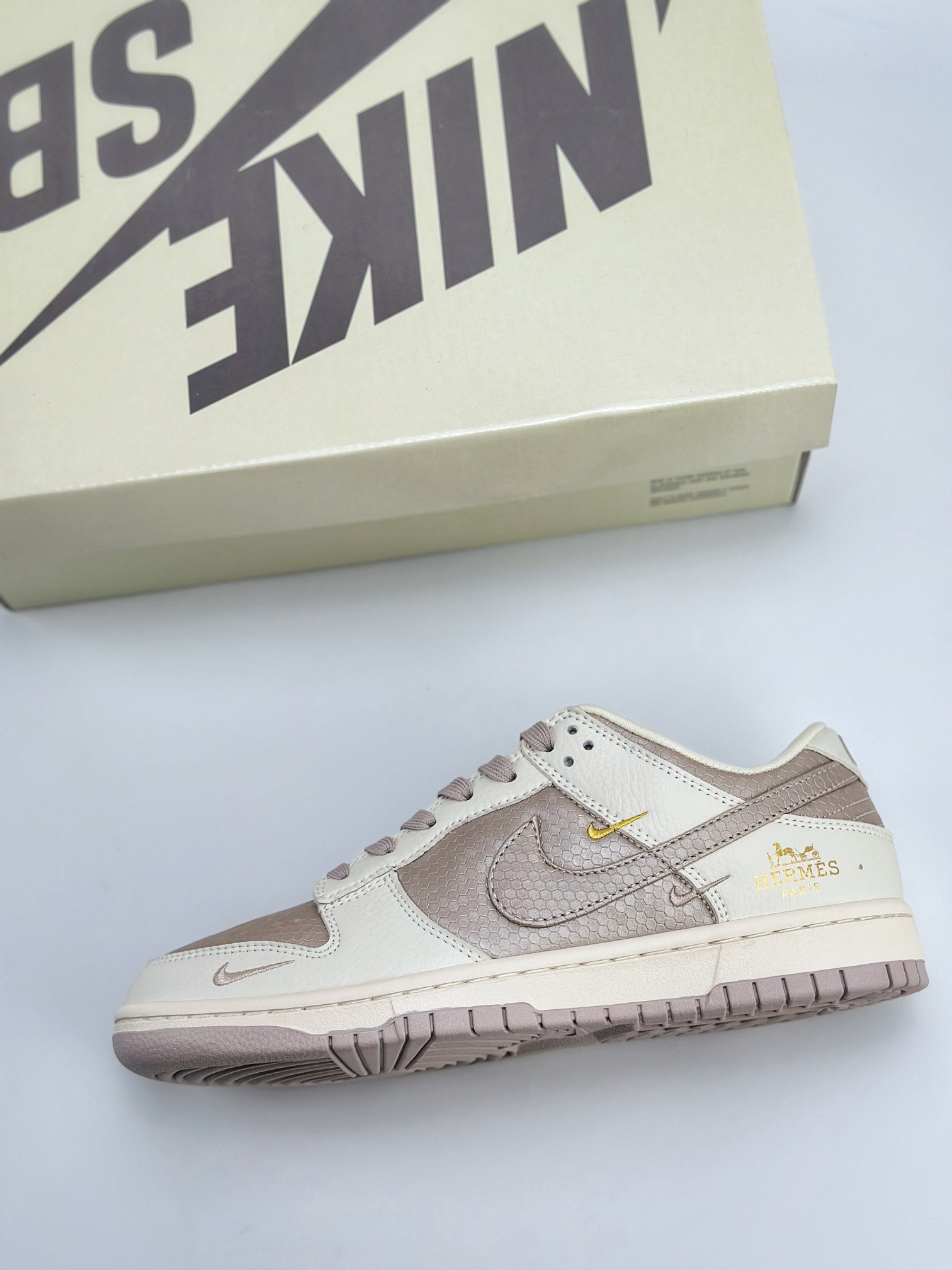 Nike SB Dunk Low x HERMES 爱马仕米白紫三钩 XD6188-040