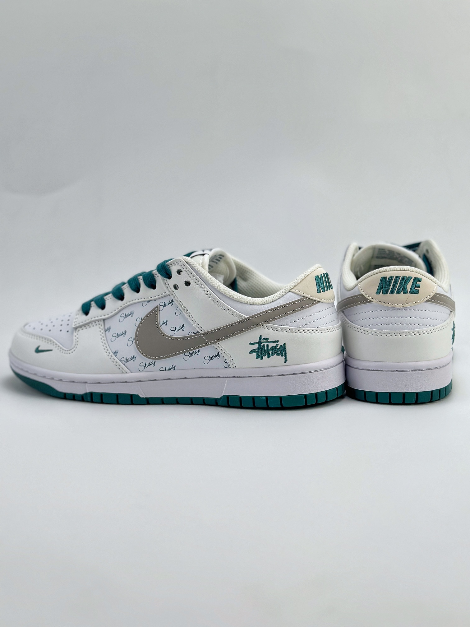 Nike SB Dunk Low x Stuy 白银绿小钩 XX2025-808