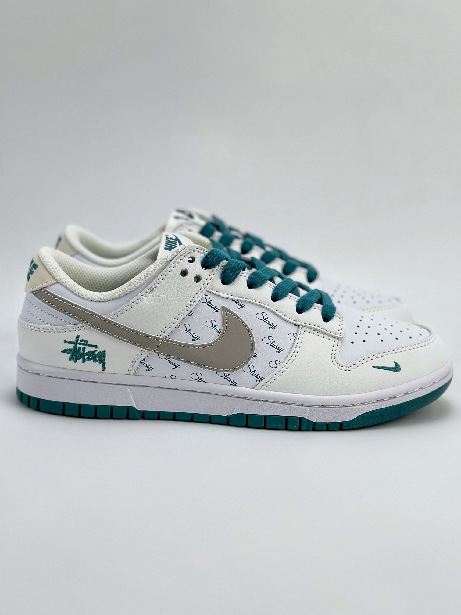 Nike SB Dunk Low x Stuy 白银绿小钩 XX2025-808