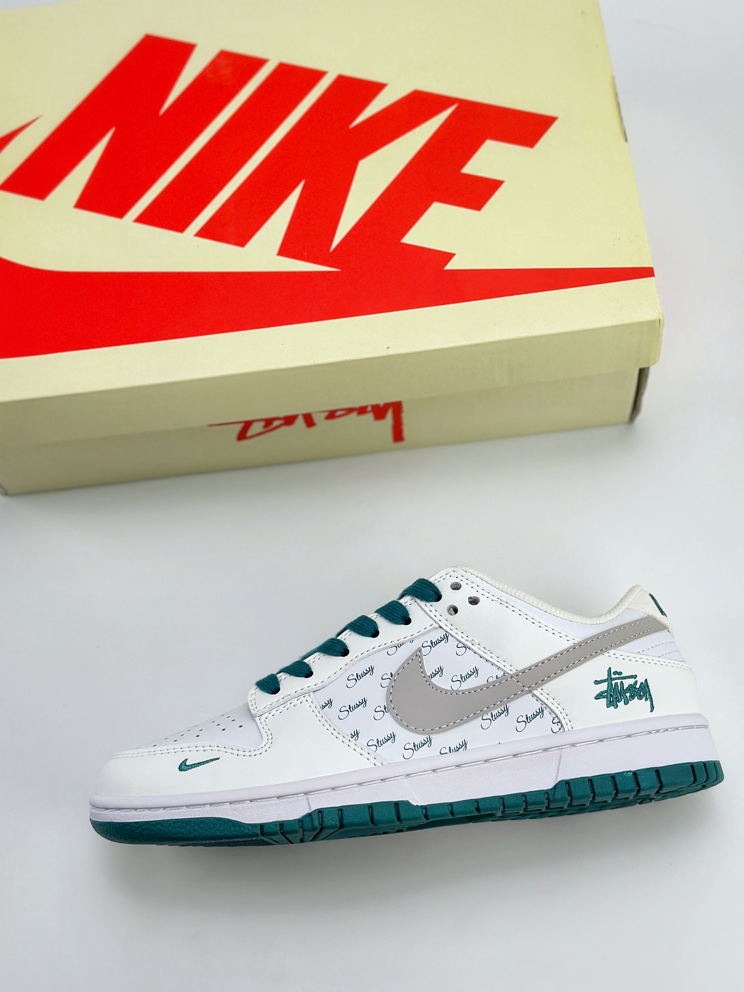 Nike SB Dunk Low x Stuy 白银绿小钩 XX2025-808