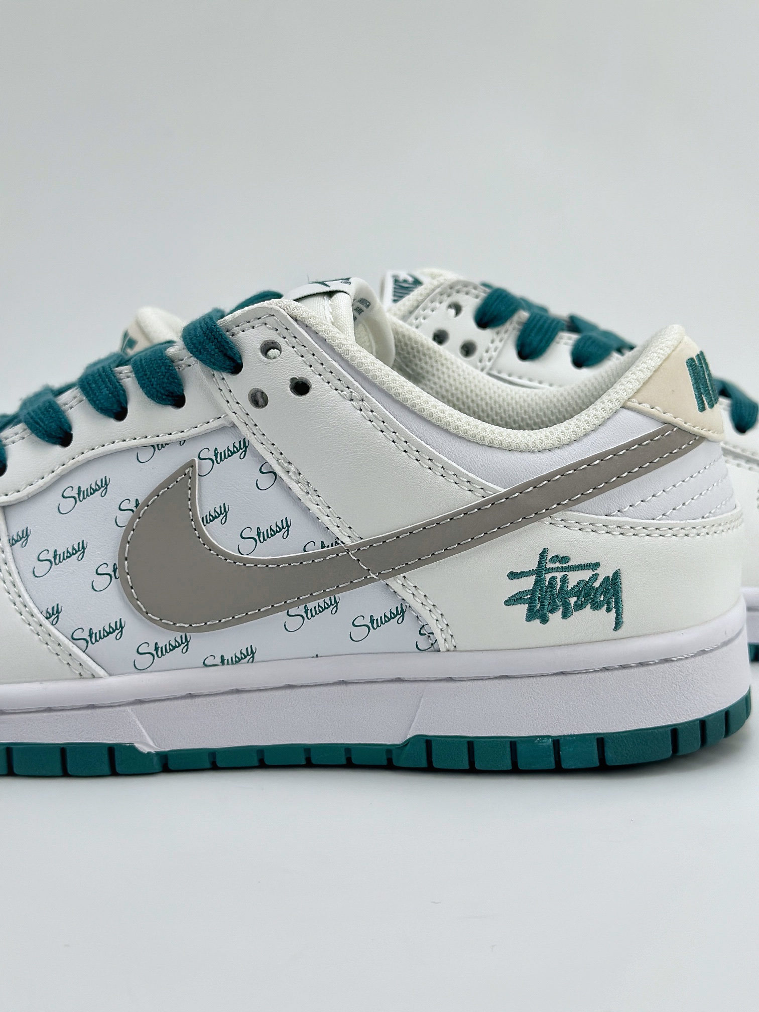 Nike SB Dunk Low x Stuy 白银绿小钩 XX2025-808