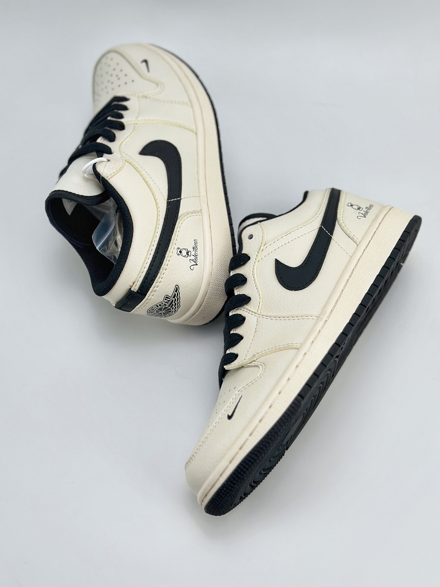 Air Jordan 1 Retro Low x Bearbrick 暴力熊米白黑 SJ9950-009