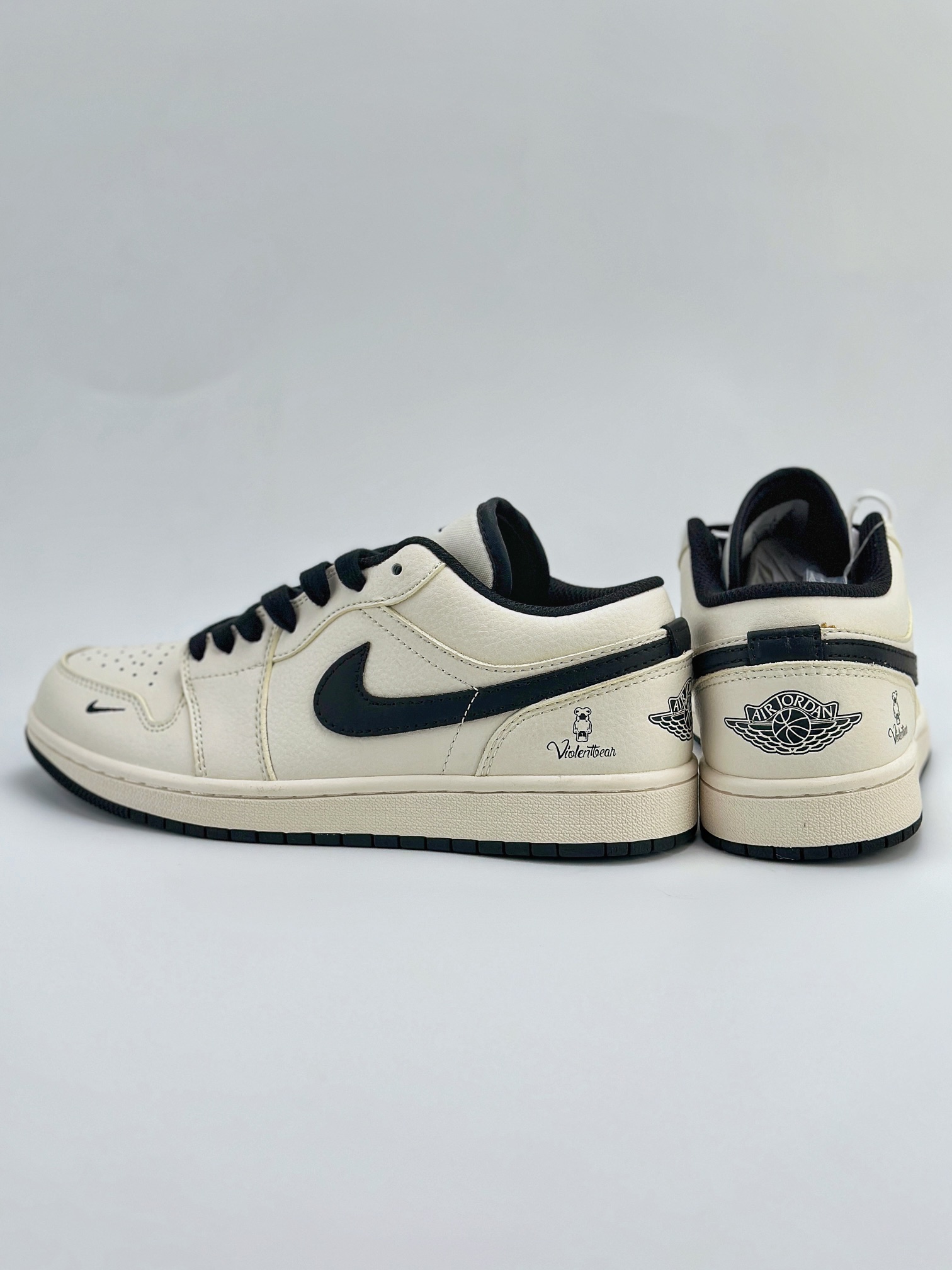 Air Jordan 1 Retro Low x Bearbrick 暴力熊米白黑 SJ9950-009