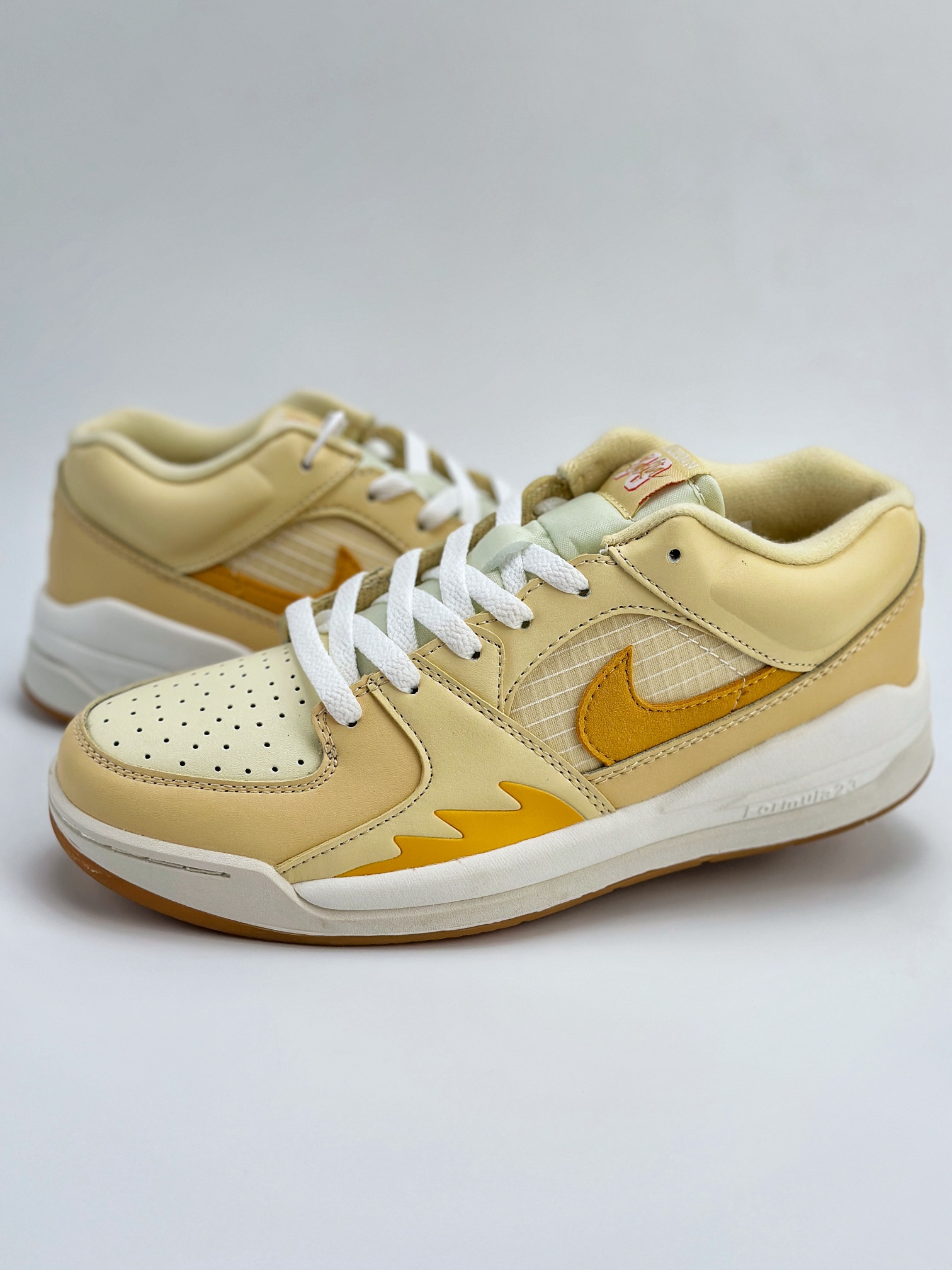 CX专供 毒版公司货 【乔丹】 耐克Nike Jordan Stadium 90 淡黄 乔丹90年代体育场系列低帮复古运动篮球鞋 Jordan 又出「合体鞋」! #男女鞋真标半码制 #原楦原纸板开发版型 #采用粒面牛剖革鞋面材质 #中底缓震泡棉物料组合橡胶外底 官方货号:FN0584 200TL