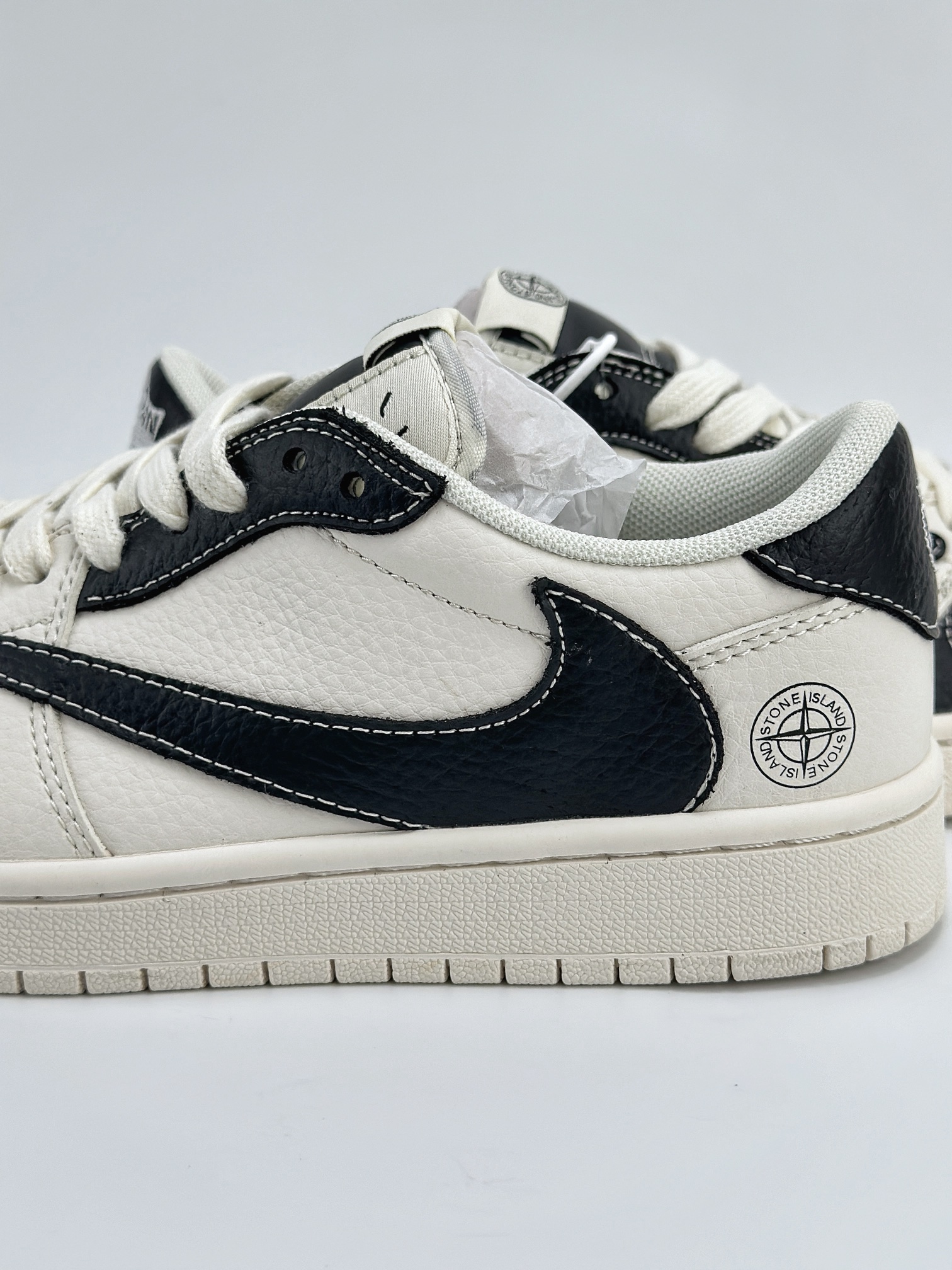 Travis Scott x Nike Air Jordan 1 Low x Stone Island 三方联名 Air Jordan 1 Low 反转白黑小钩倒钩 QY0768-012