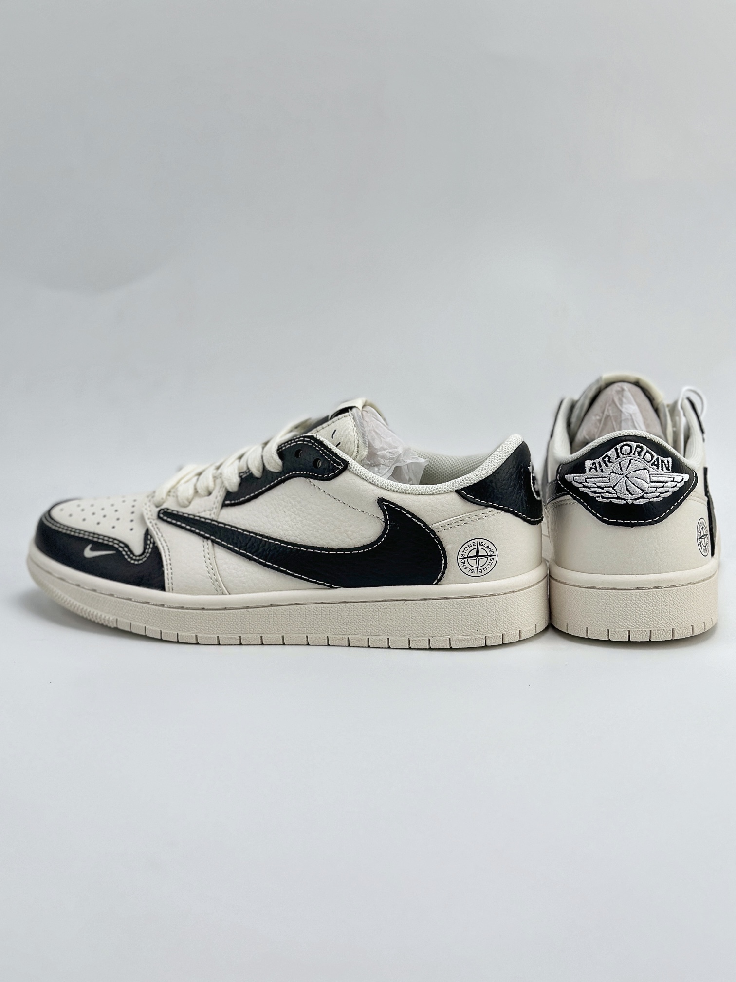 Travis Scott x Nike Air Jordan 1 Low x Stone Island 三方联名 Air Jordan 1 Low 反转白黑小钩倒钩 QY0768-012