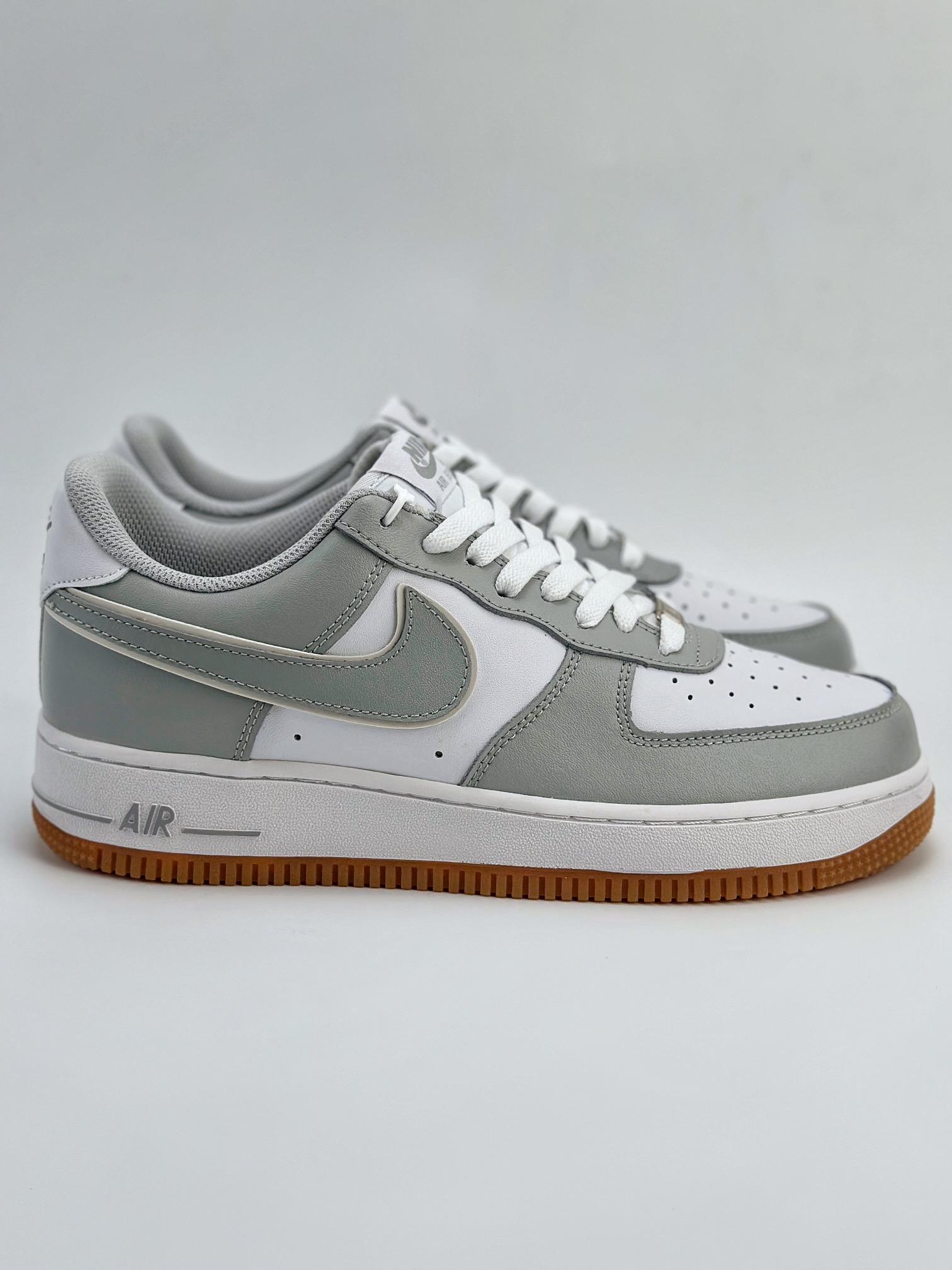 Nike Air Force 1 Low 07 白灰生胶 AW2296-001