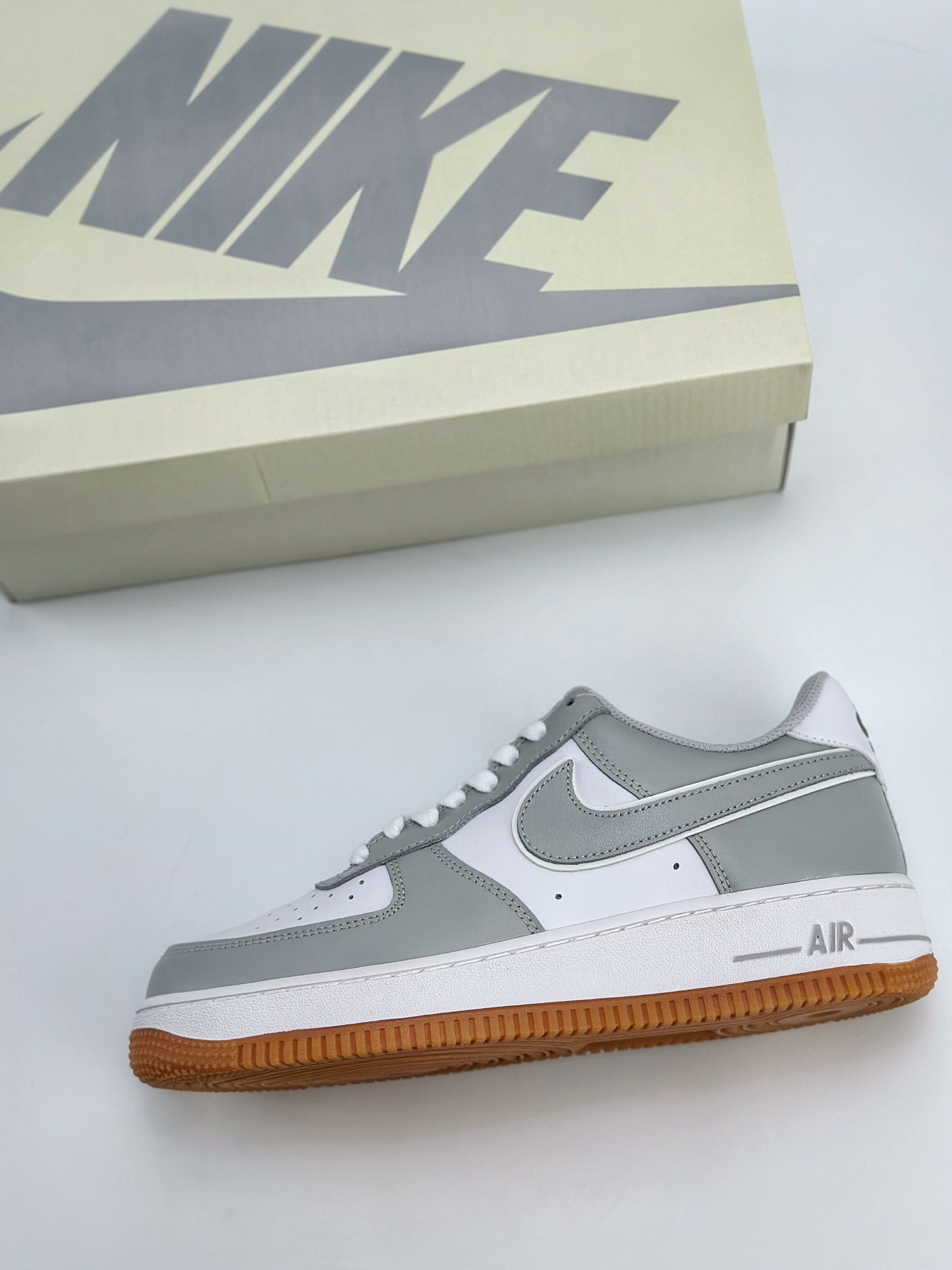 Nike Air Force 1 Low 07 白灰生胶 AW2296-001