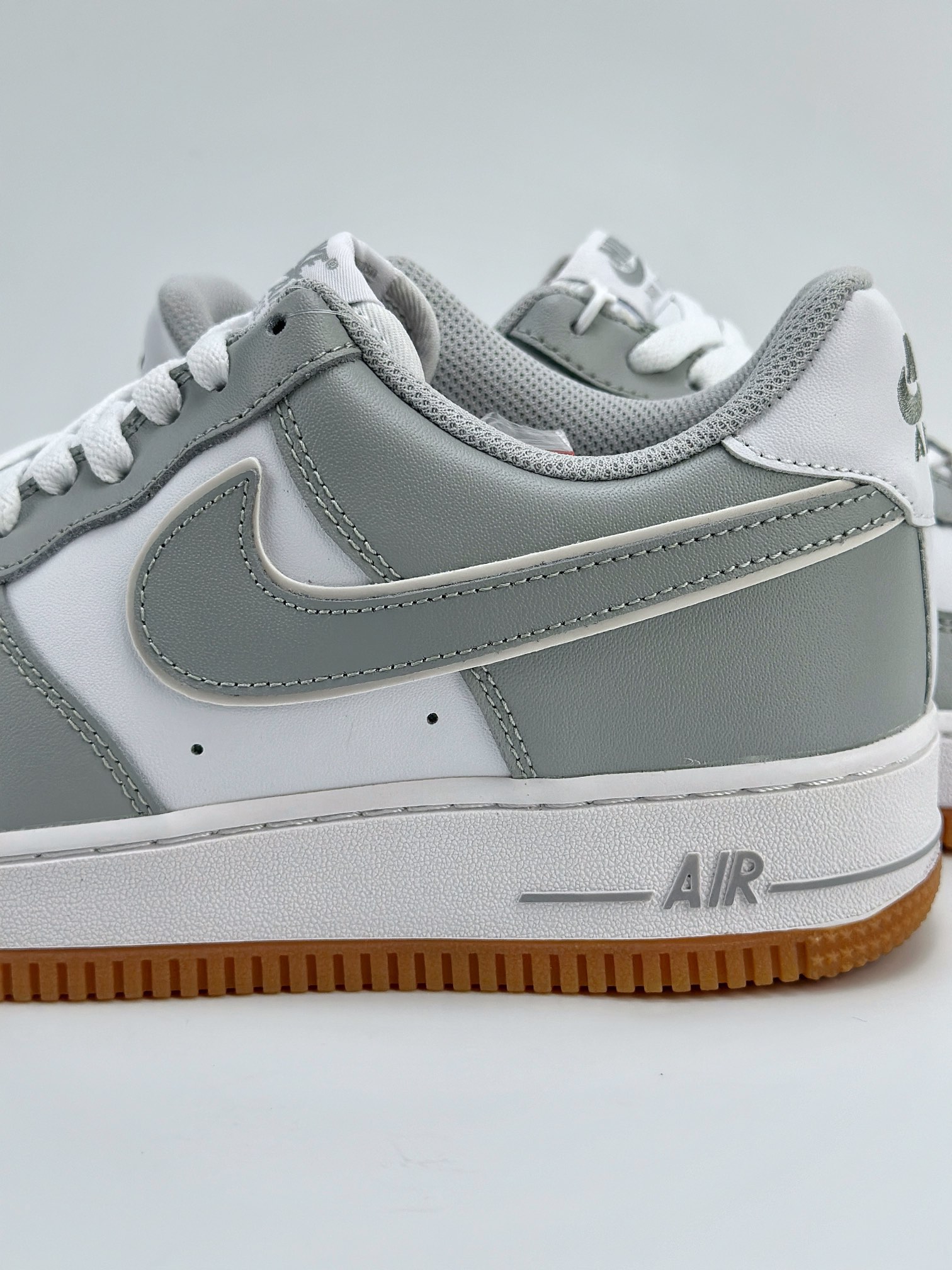 Nike Air Force 1 Low 07 白灰生胶 AW2296-001