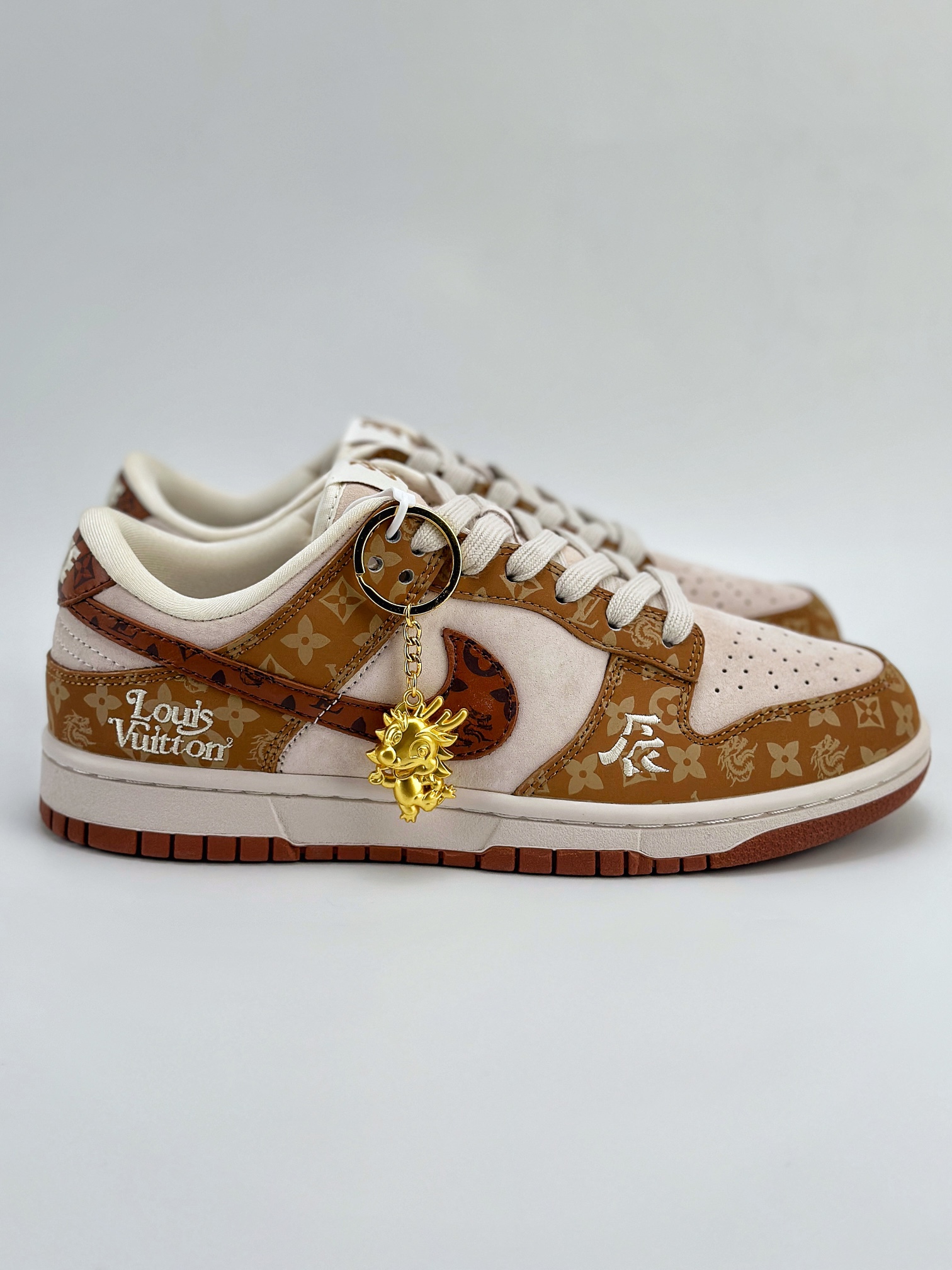 Nike SB Dunk Low x Louis Vuitton 龙年限定灰黄 FC1688-184