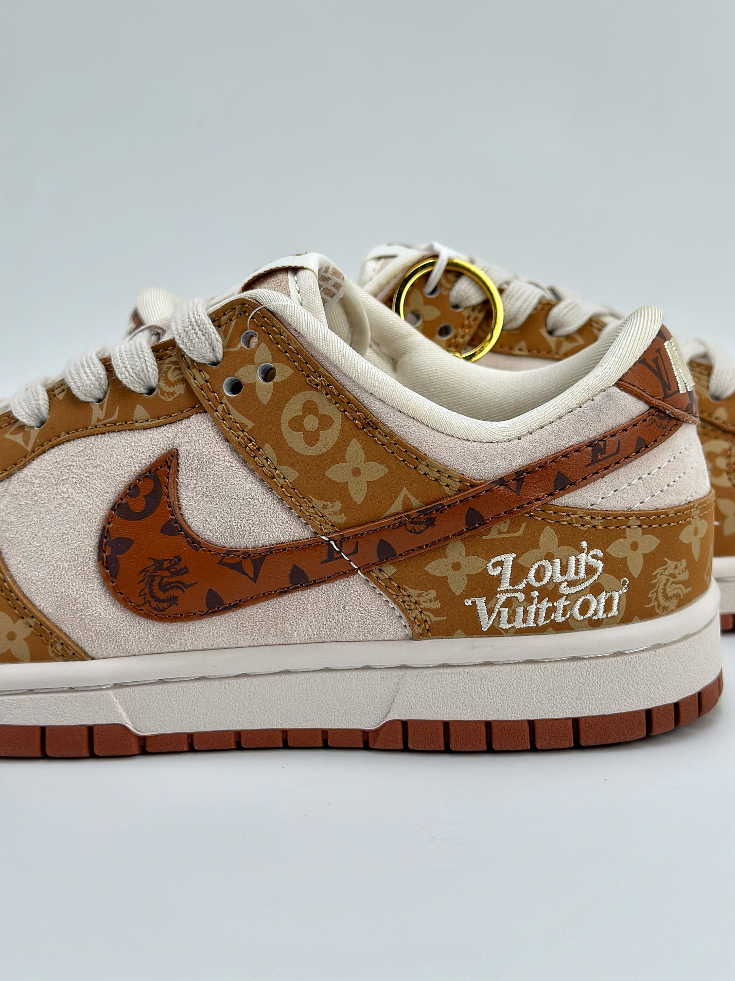 Nike SB Dunk Low x Louis Vuitton 龙年限定灰黄 FC1688-184