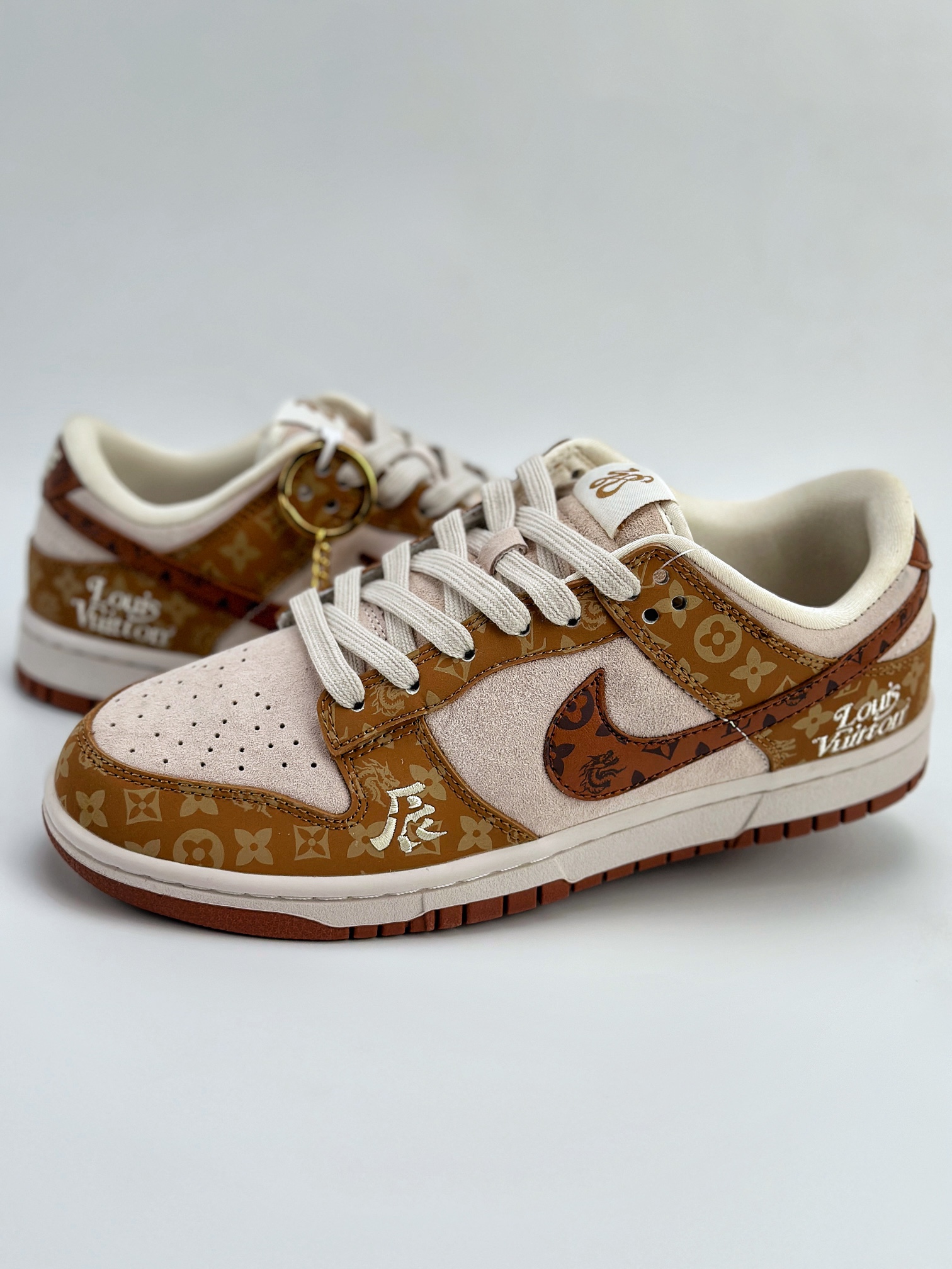 Nike SB Dunk Low x Louis Vuitton 龙年限定灰黄 FC1688-184