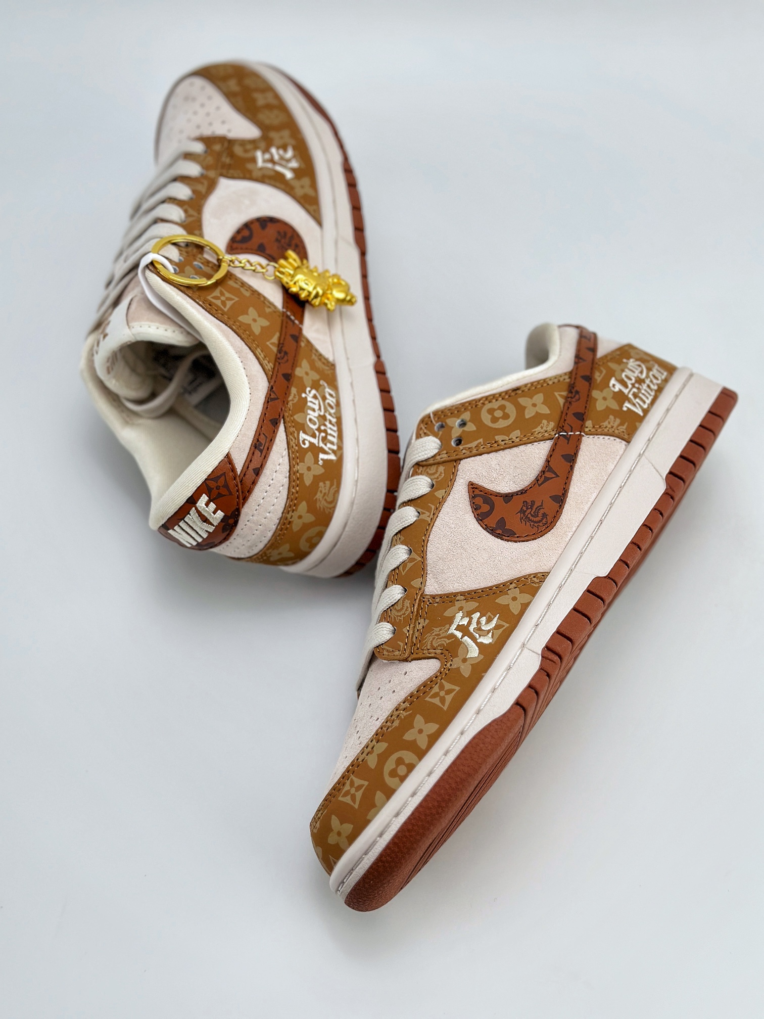 Nike SB Dunk Low x Louis Vuitton 龙年限定灰黄 FC1688-184