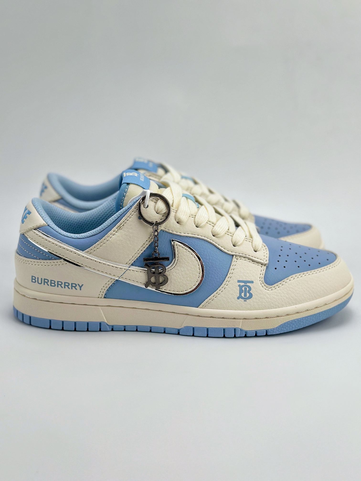 Nike SB Dunk Low x BURBRRY 米白蓝 BB5252-601