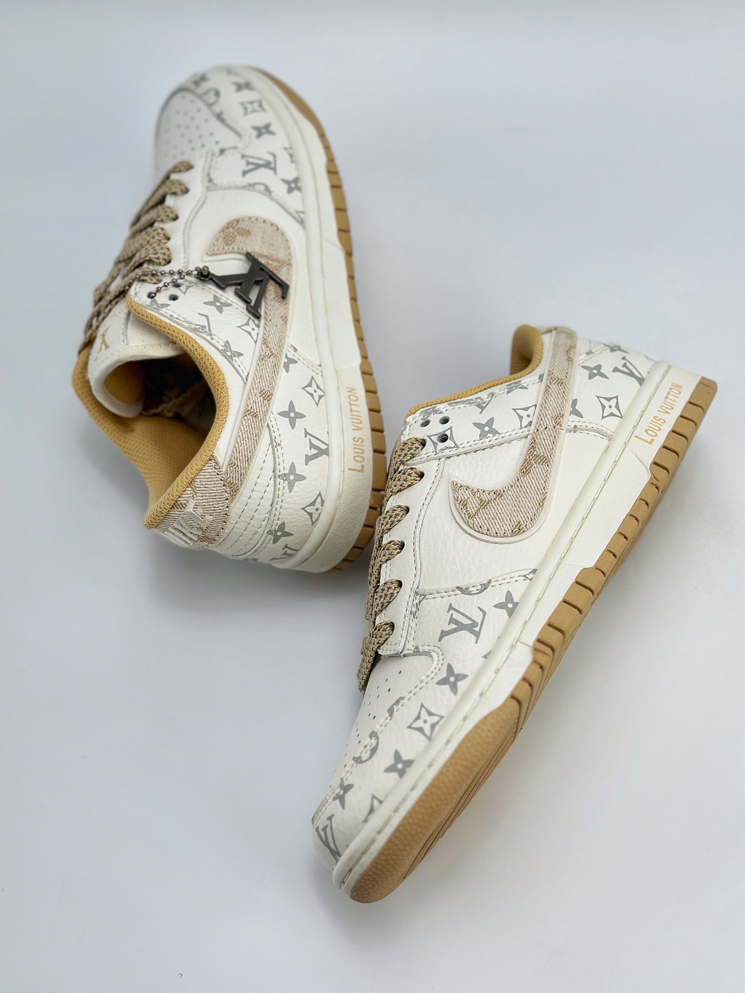 Nike SB Dunk Low x Louis Vuitton 白黄印花满天星 FC1688-164