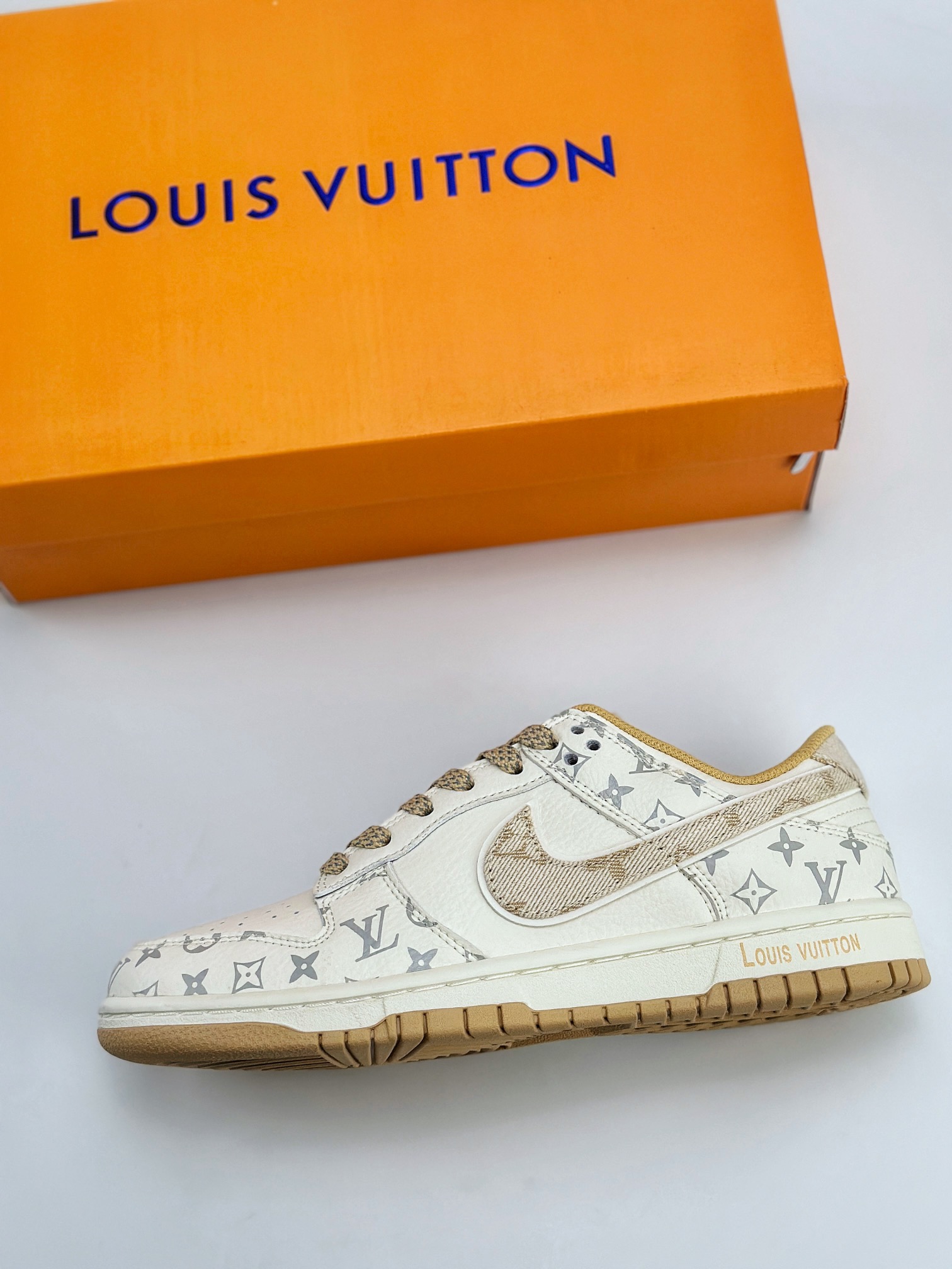 Nike SB Dunk Low x Louis Vuitton 白黄印花满天星 FC1688-164