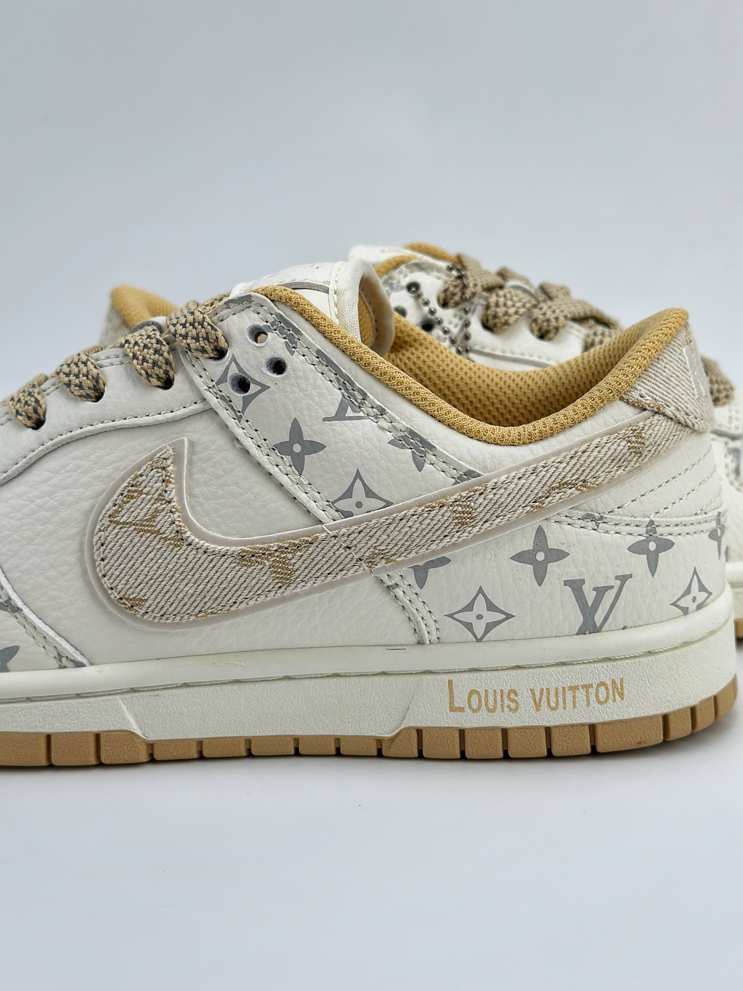 Nike SB Dunk Low x Louis Vuitton 白黄印花满天星 FC1688-164