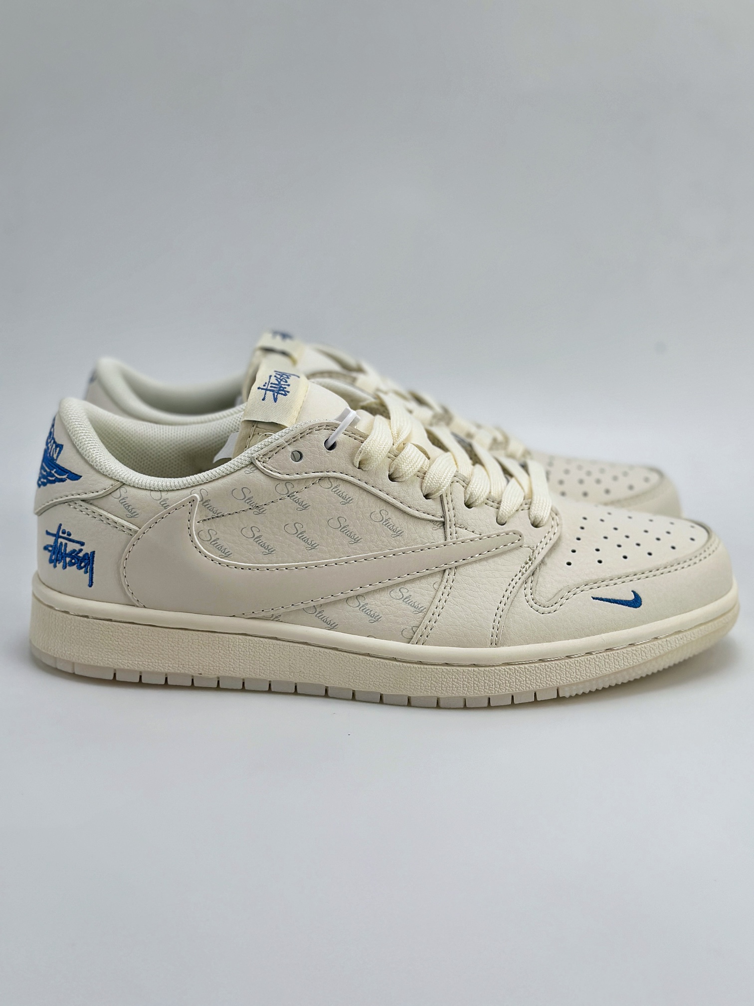 Travis Scott x Nike Air Jordan 1 Low x Stuy 三方联名 Air Jordan 1 Low 反转奶白蓝小钩倒钩 LJ5188-013