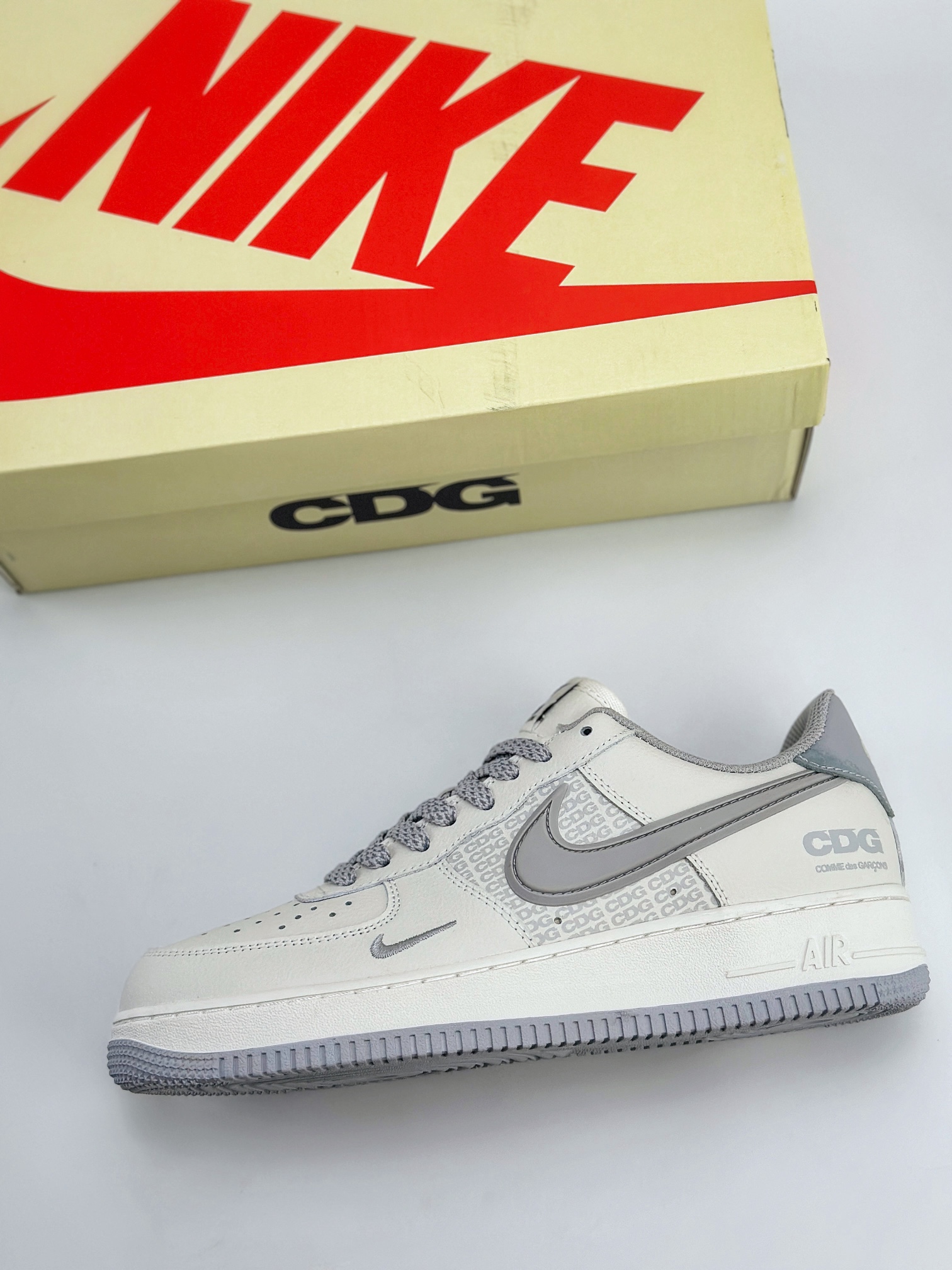 Nike Air Force 1 Low 07 x CDG 白灰满天星 CG-240422