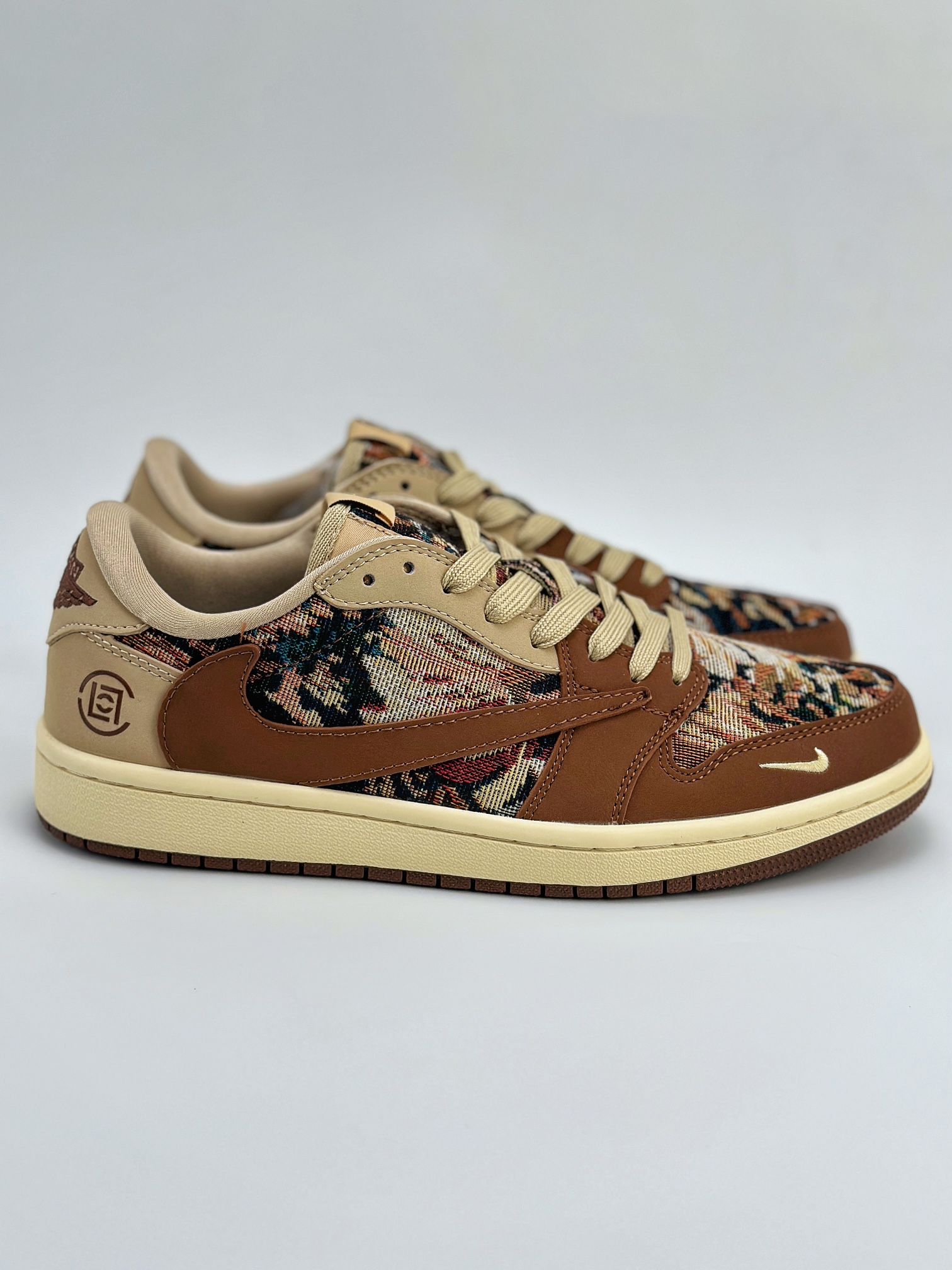 Travis Scott x Nike Air Jordan 1 Low x CLOT 三方联名 Air Jordan 1 Low 反转迷彩棕黄倒钩 JH6088-610