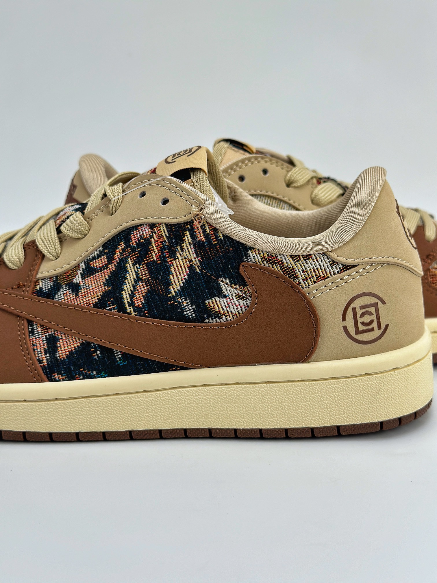 Travis Scott x Nike Air Jordan 1 Low x CLOT 三方联名 Air Jordan 1 Low 反转迷彩棕黄倒钩 JH6088-610