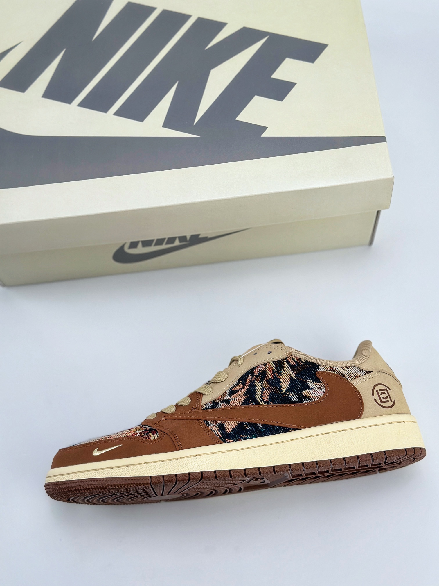 Travis Scott x Nike Air Jordan 1 Low x CLOT 三方联名 Air Jordan 1 Low 反转迷彩棕黄倒钩 JH6088-610