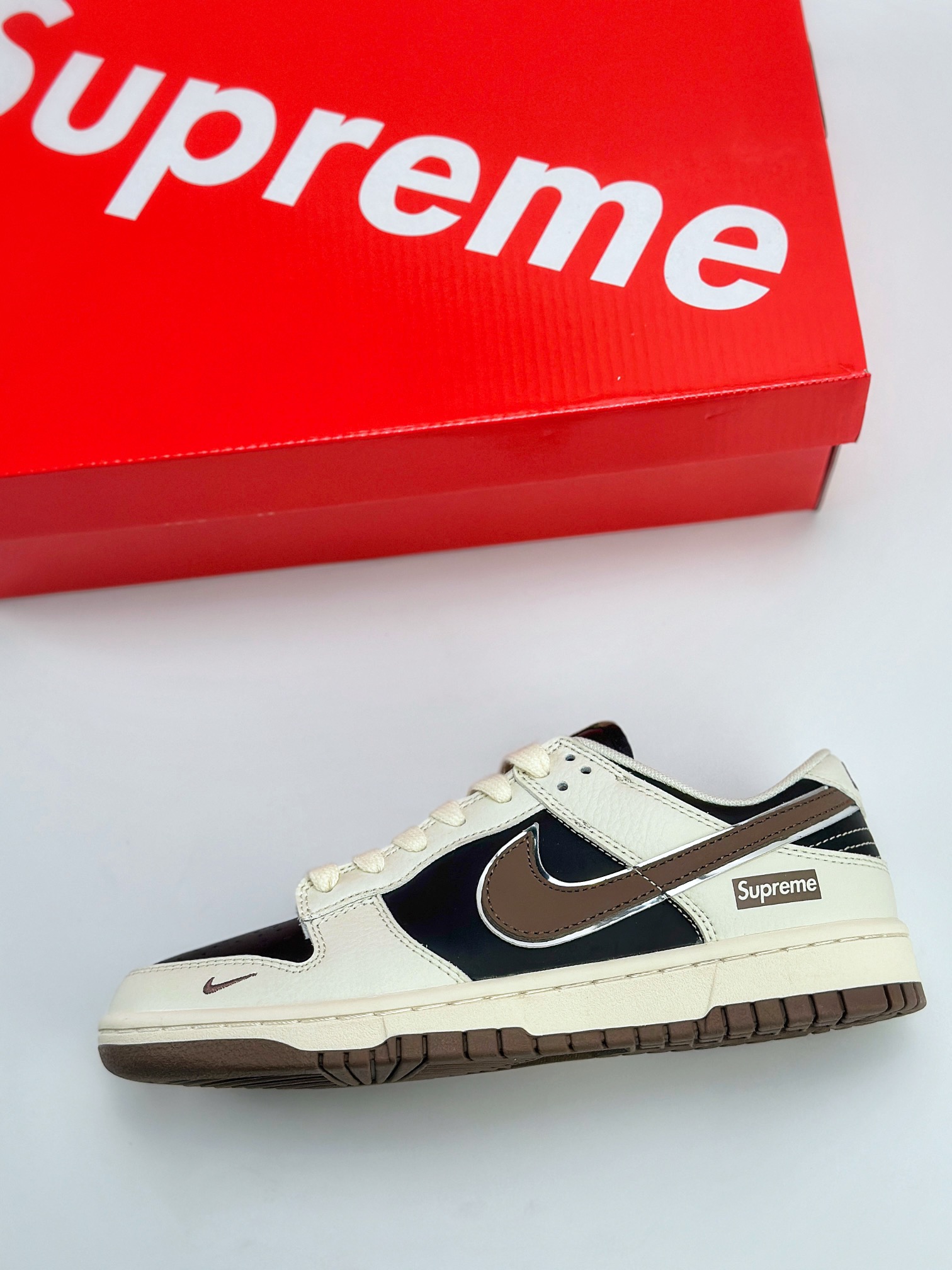 NIKE SB Dunk Low x Supreme 米白黑棕 XX9915-015