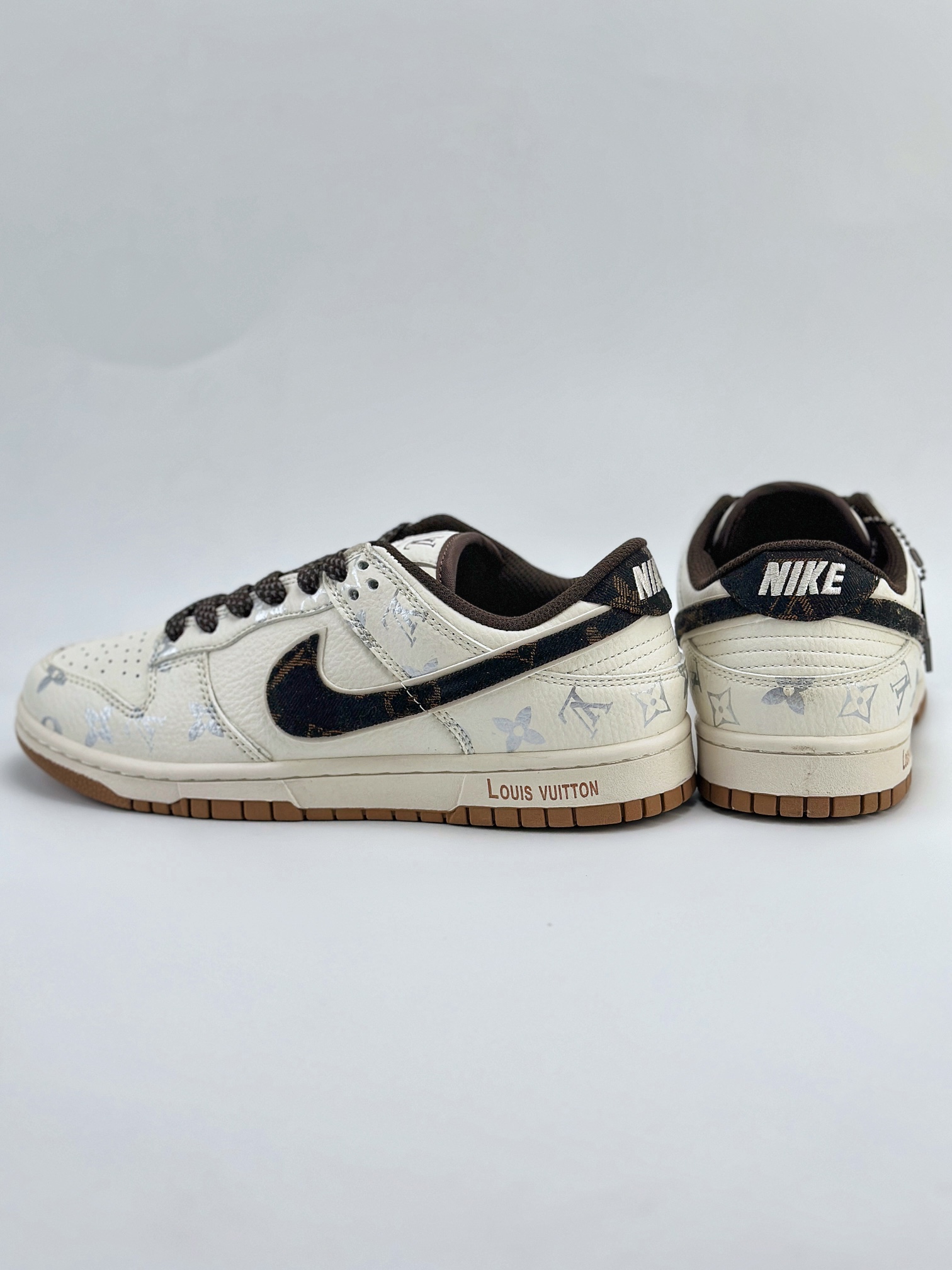 Nike SB Dunk Low x Louis Vuitton 印花米白黑 DQ1098-341