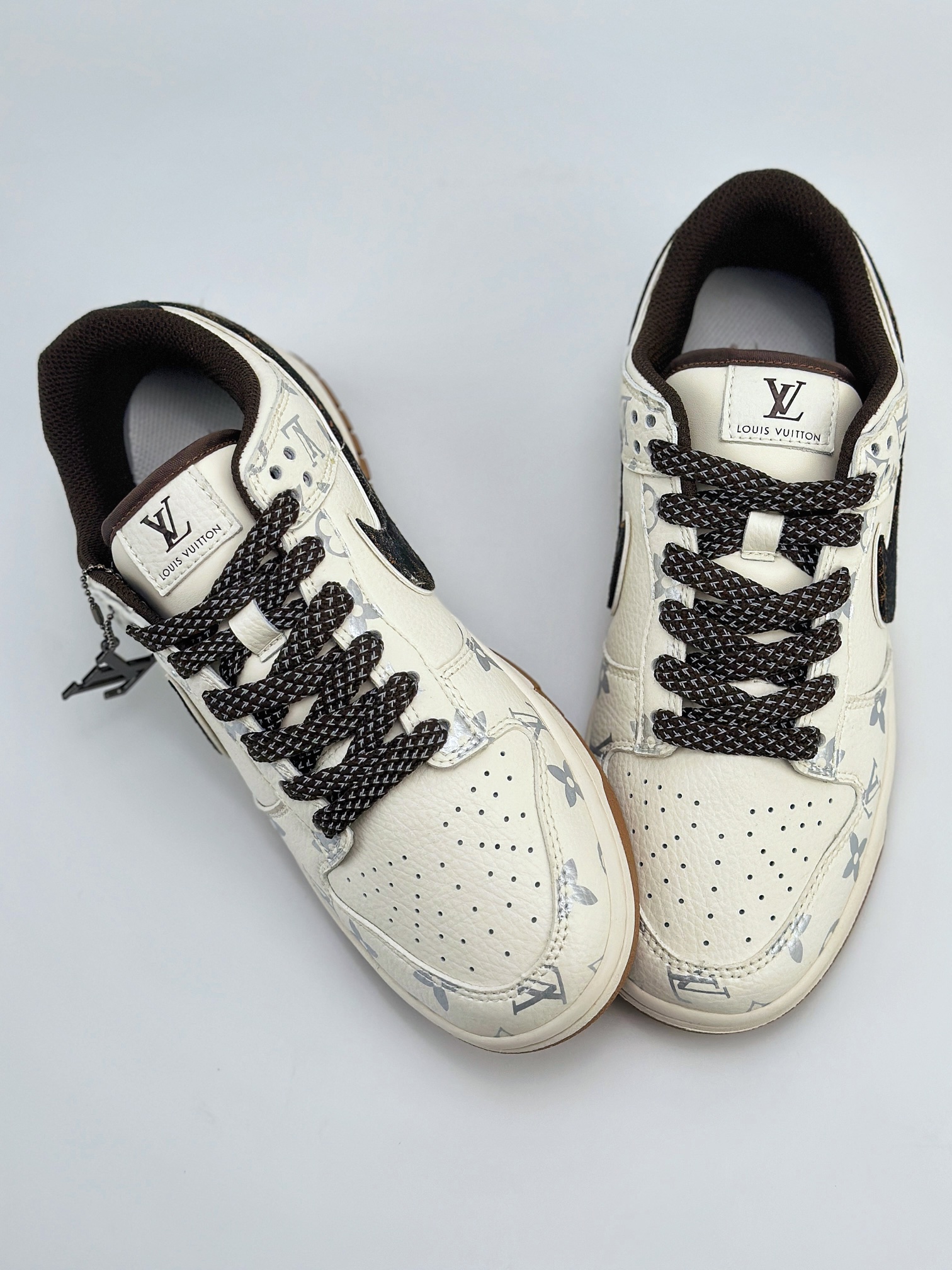 Nike SB Dunk Low x Louis Vuitton 印花米白黑 DQ1098-341