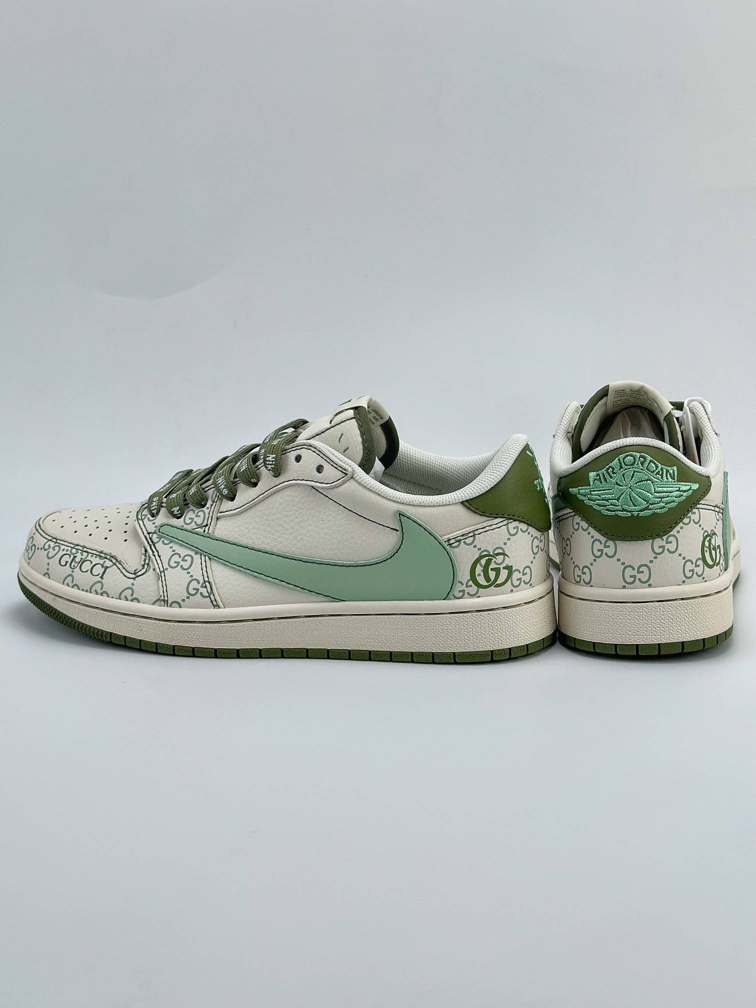 Travis Scott x Nike Air Jordan 1 Low x GUCCI 三方联名 Air Jordan 1 Low 反转米白浅绿倒钩 JJ5288-010