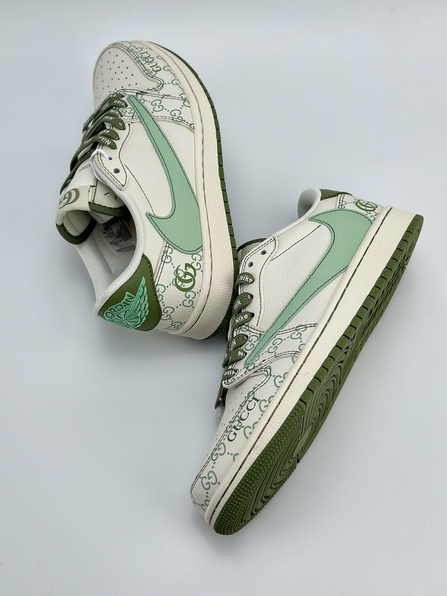 Travis Scott x Nike Air Jordan 1 Low x GUCCI 三方联名 Air Jordan 1 Low 反转米白浅绿倒钩 JJ5288-010