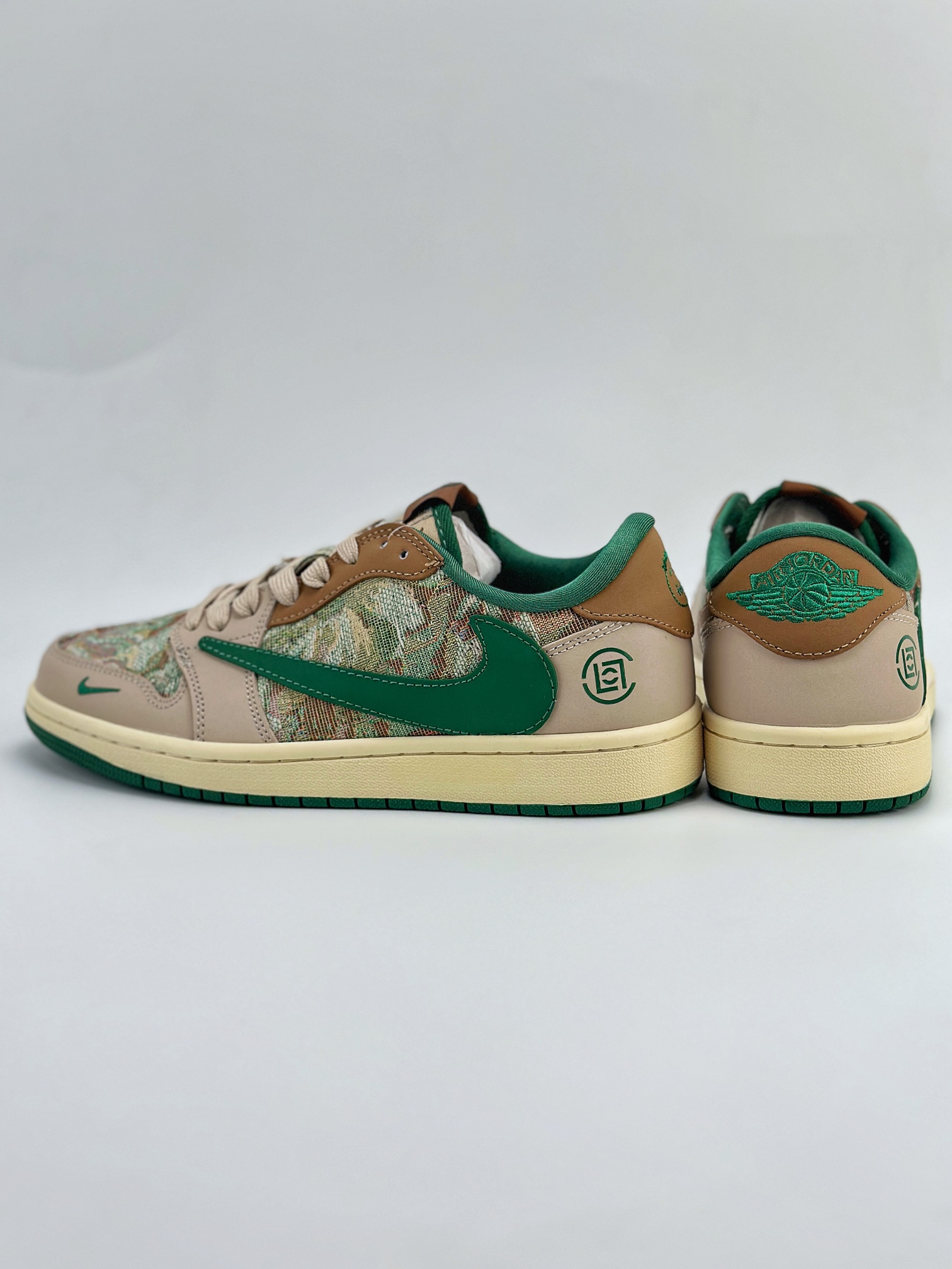 Travis Scott x Nike Air Jordan 1 Low x CLOT 三方联名 Air Jordan 1 Low 反转粉棕绿倒钩 JH6088-611