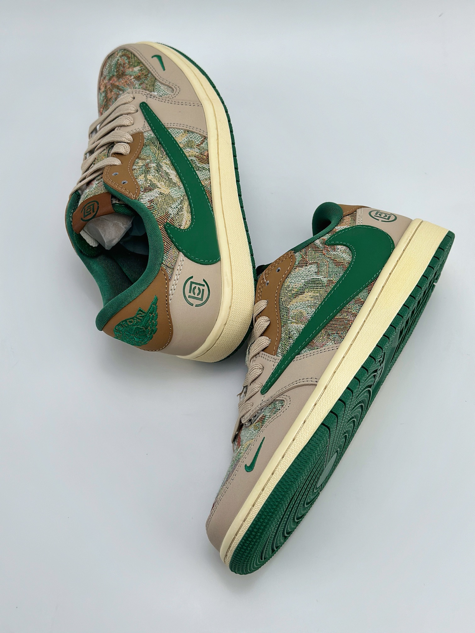 Travis Scott x Nike Air Jordan 1 Low x CLOT 三方联名 Air Jordan 1 Low 反转粉棕绿倒钩 JH6088-611